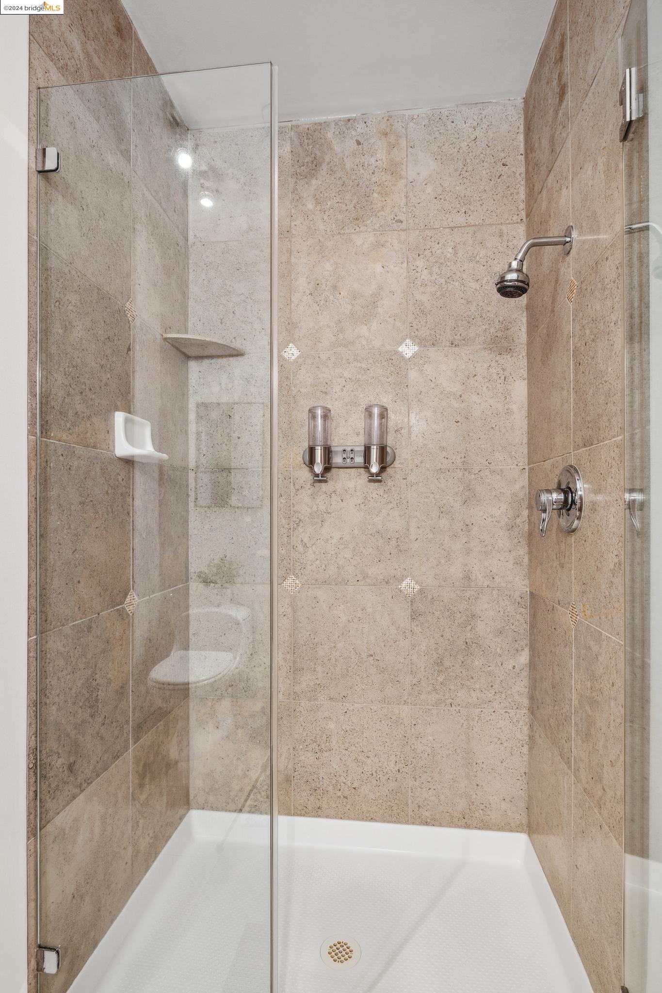 6938 Buckingham Blvd