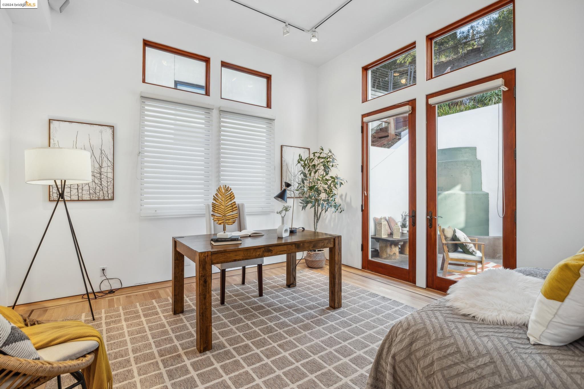 6938 Buckingham Blvd