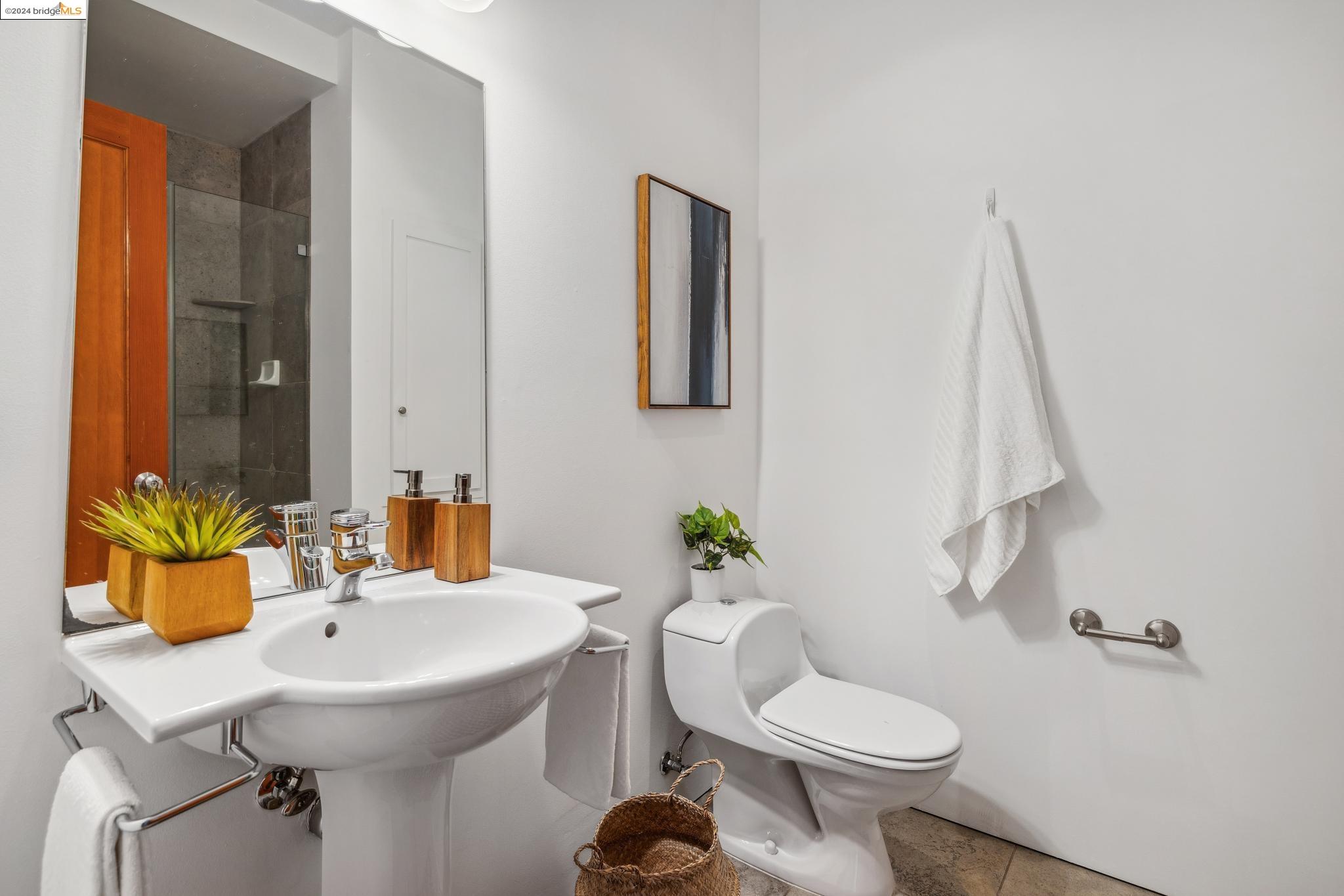 6938 Buckingham Blvd