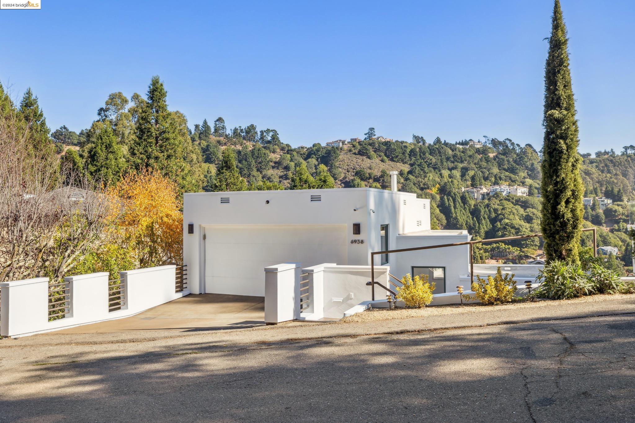 6938 Buckingham Blvd