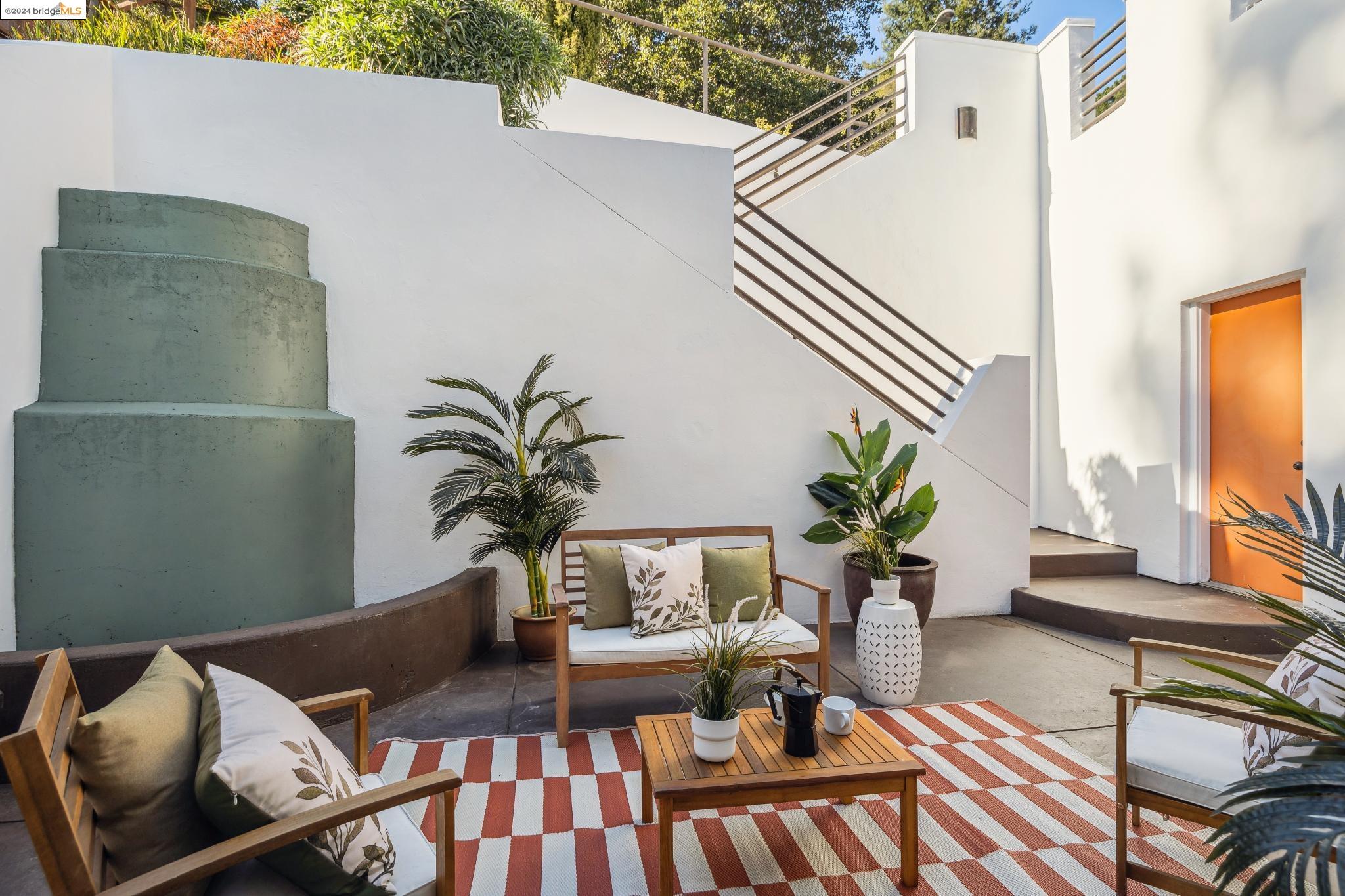 6938 Buckingham Blvd