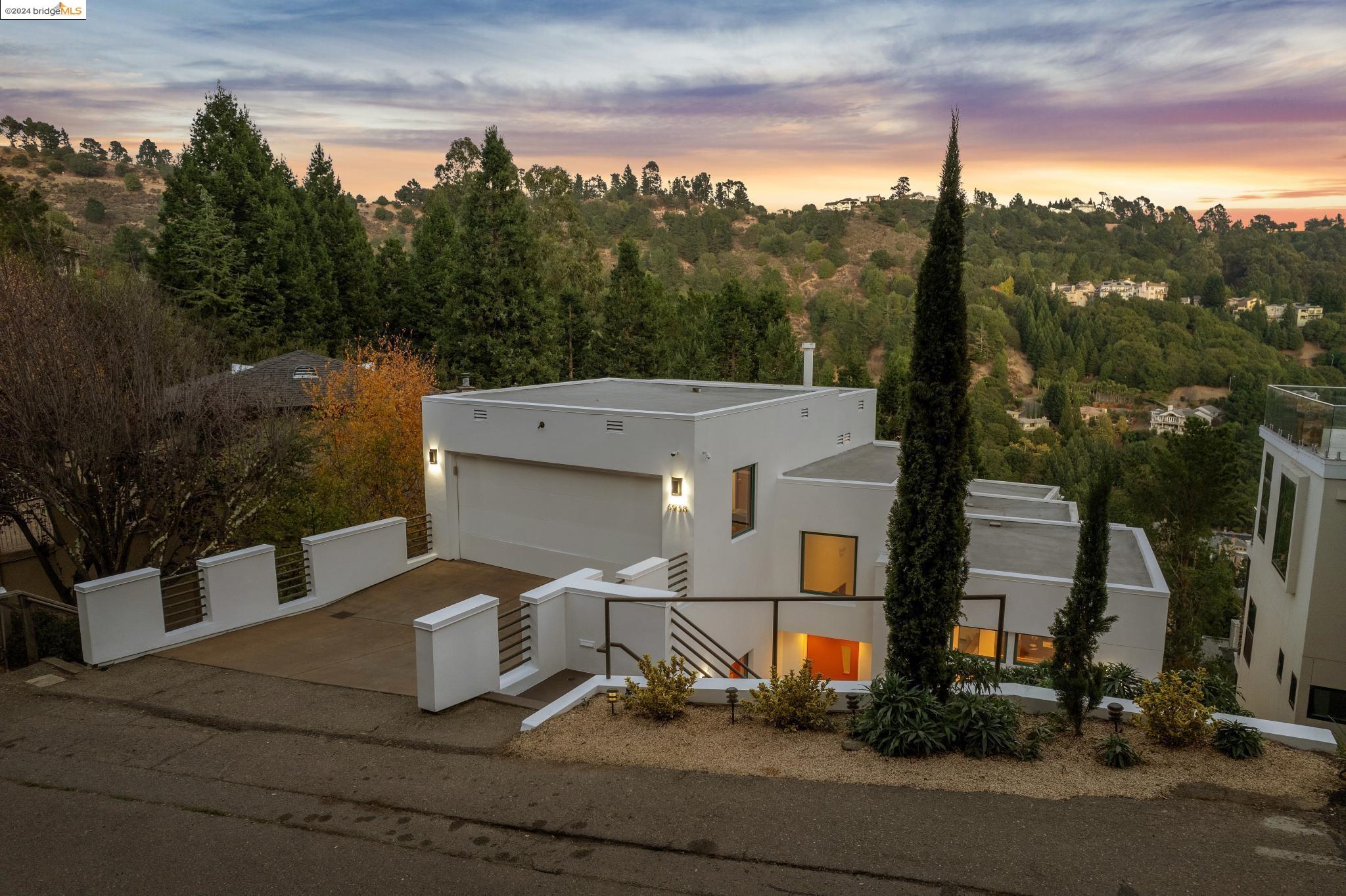 6938 Buckingham Blvd