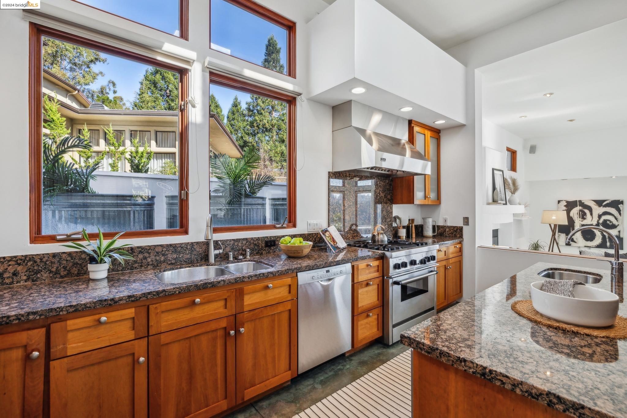 6938 Buckingham Blvd