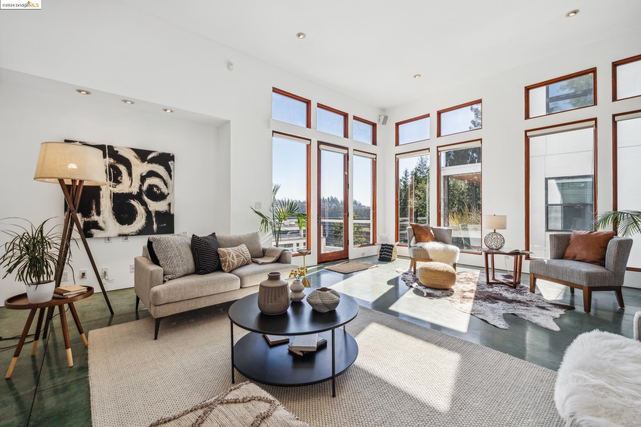 6938 Buckingham Blvd