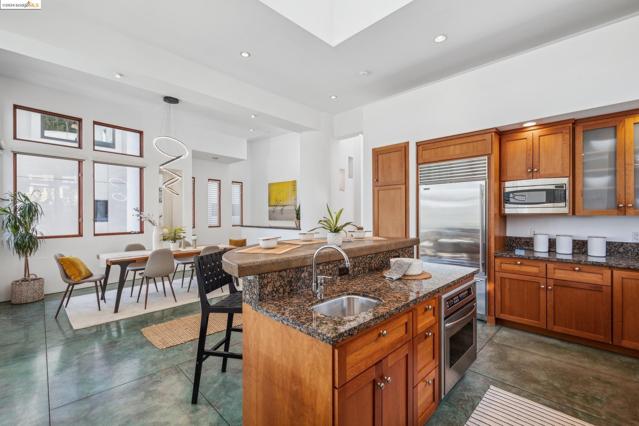 6938 Buckingham Blvd