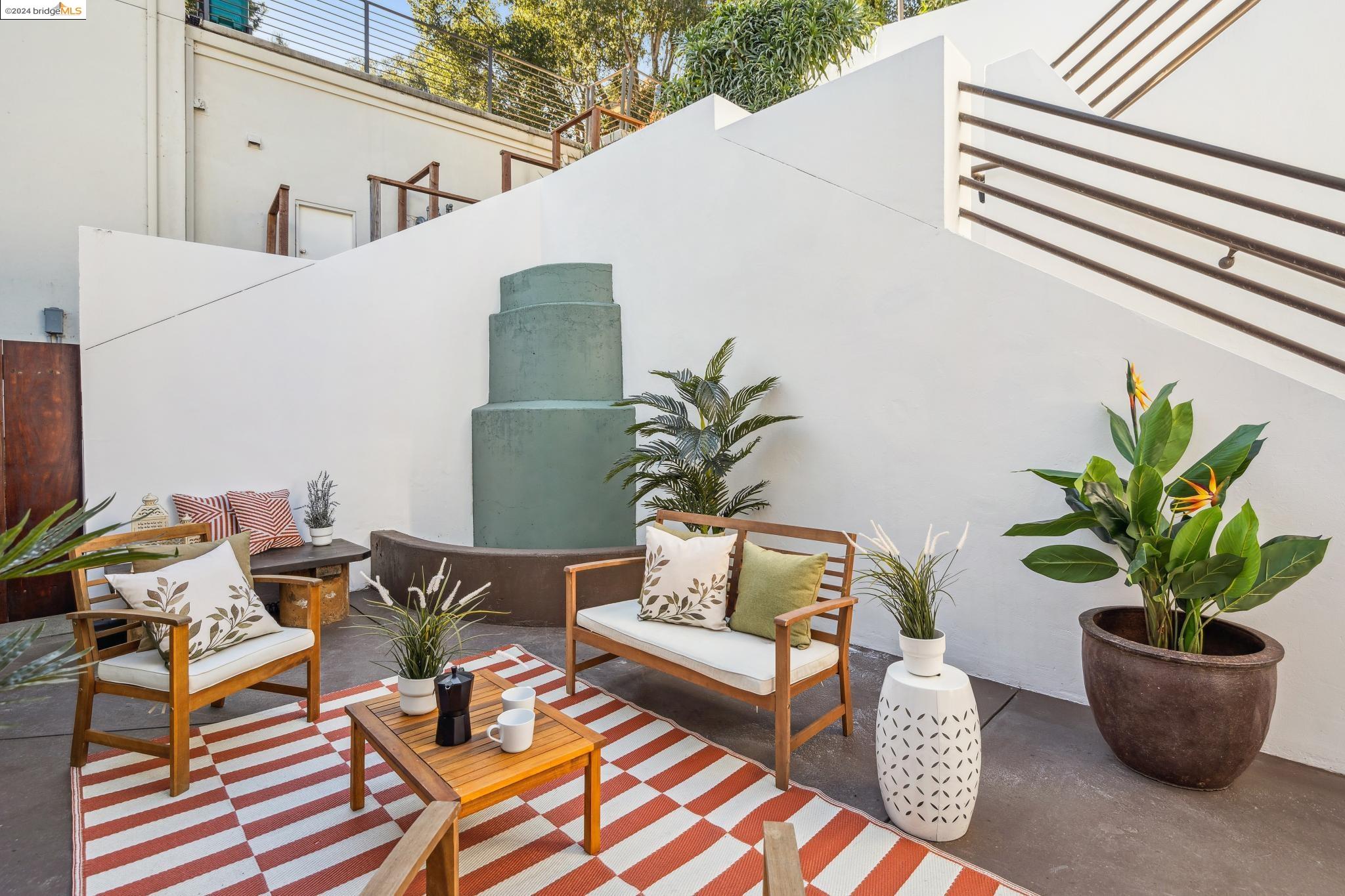 6938 Buckingham Blvd