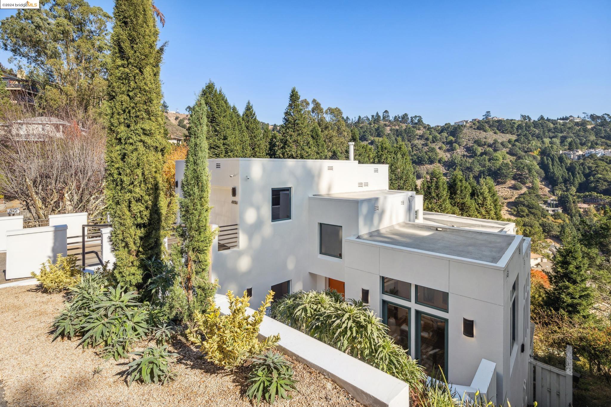 6938 Buckingham Blvd