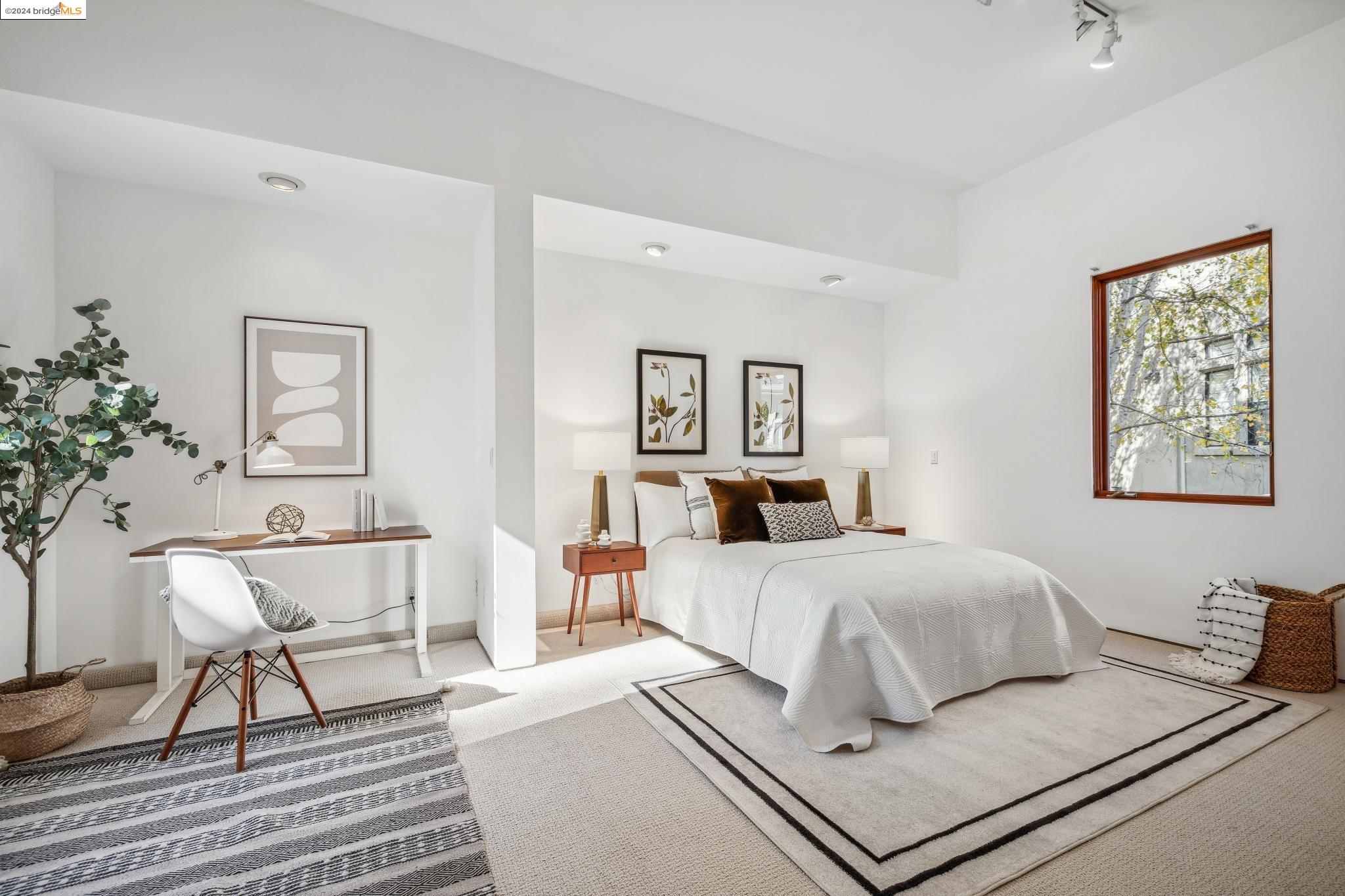 6938 Buckingham Blvd