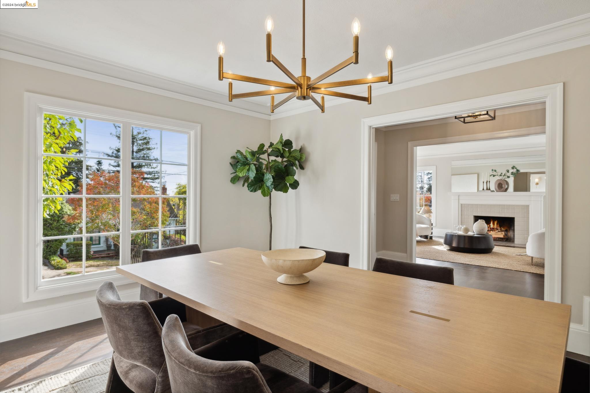 1106 Clarendon Cres.