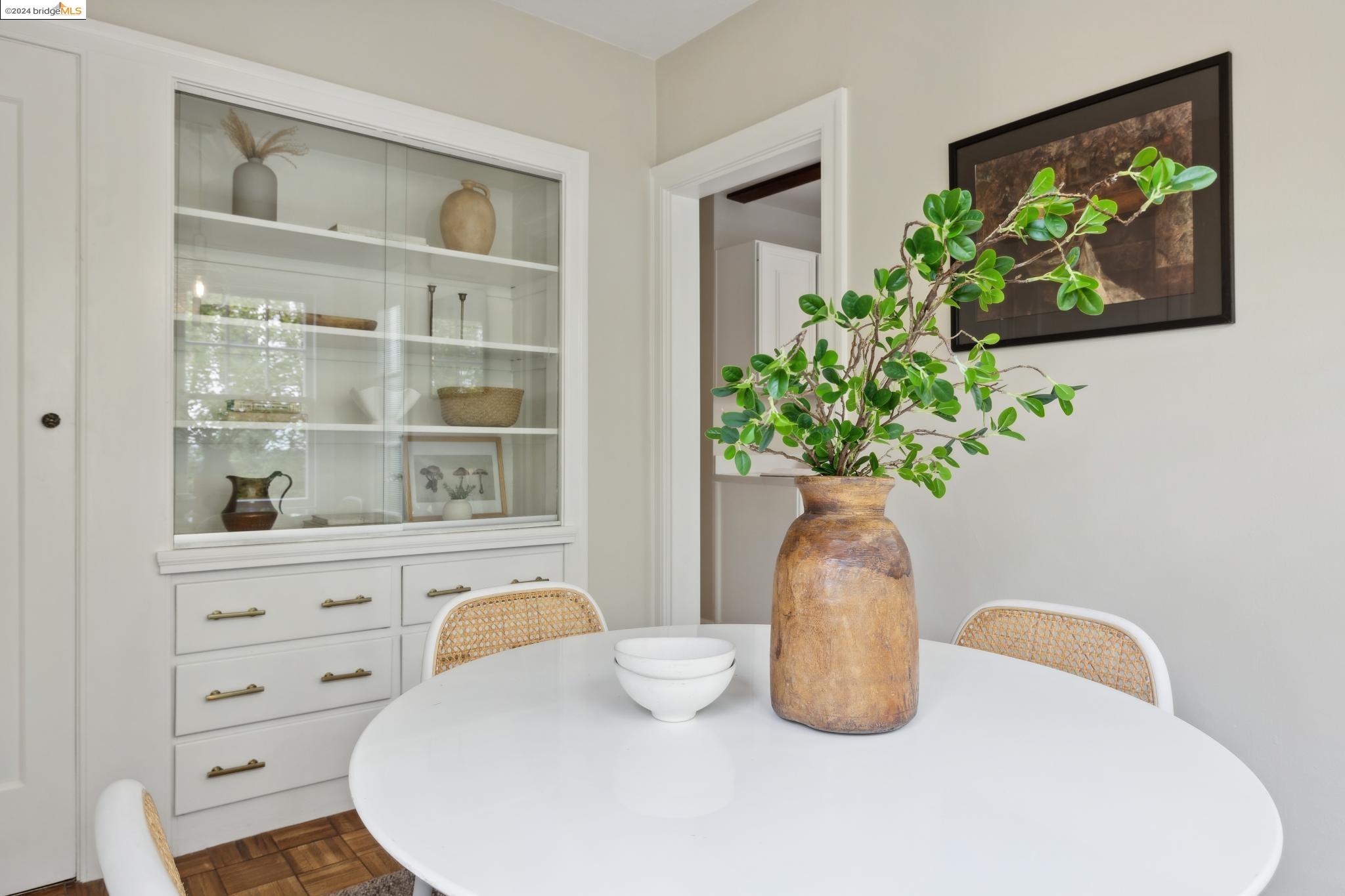 1106 Clarendon Cres.