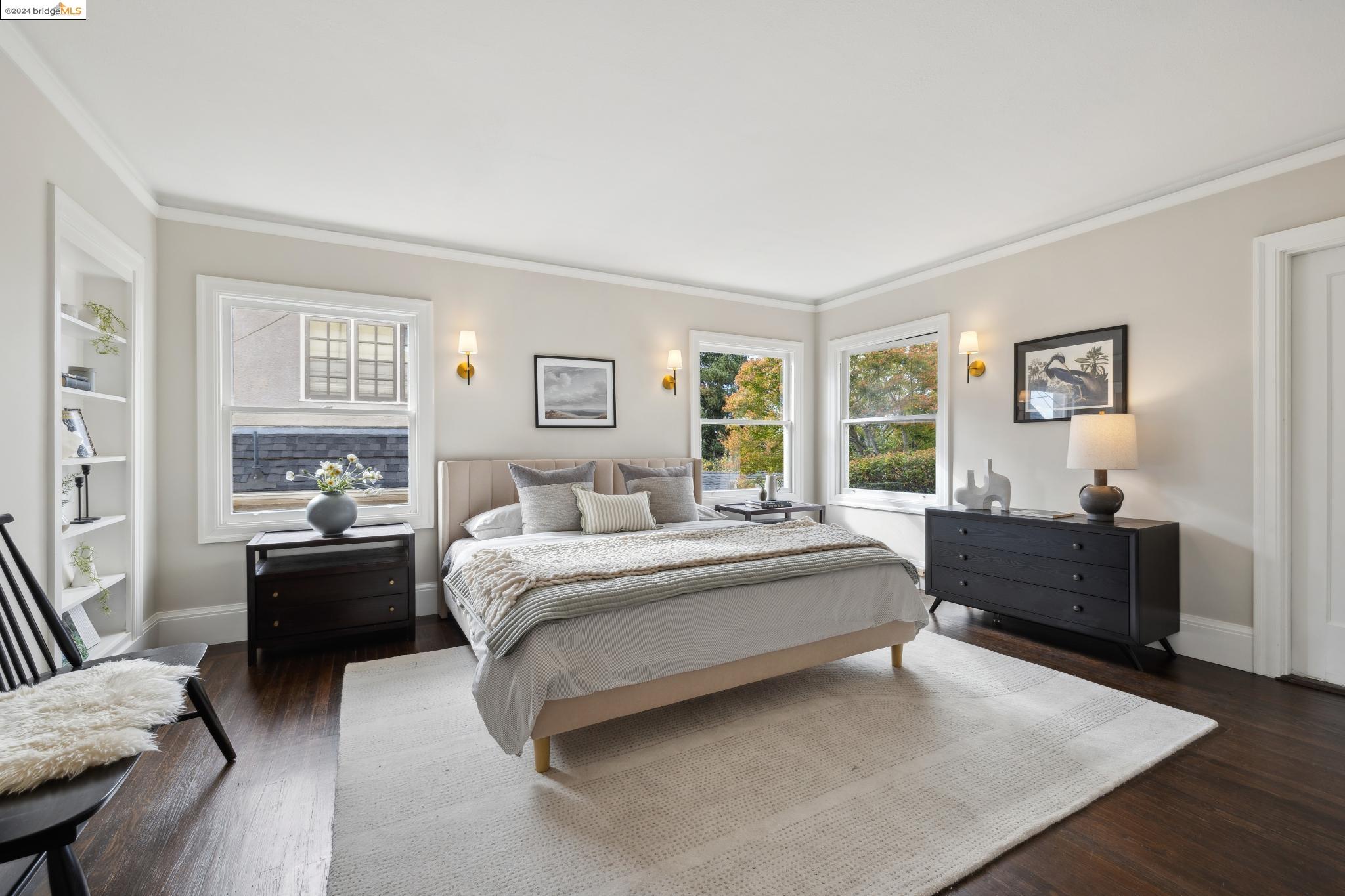 1106 Clarendon Cres.