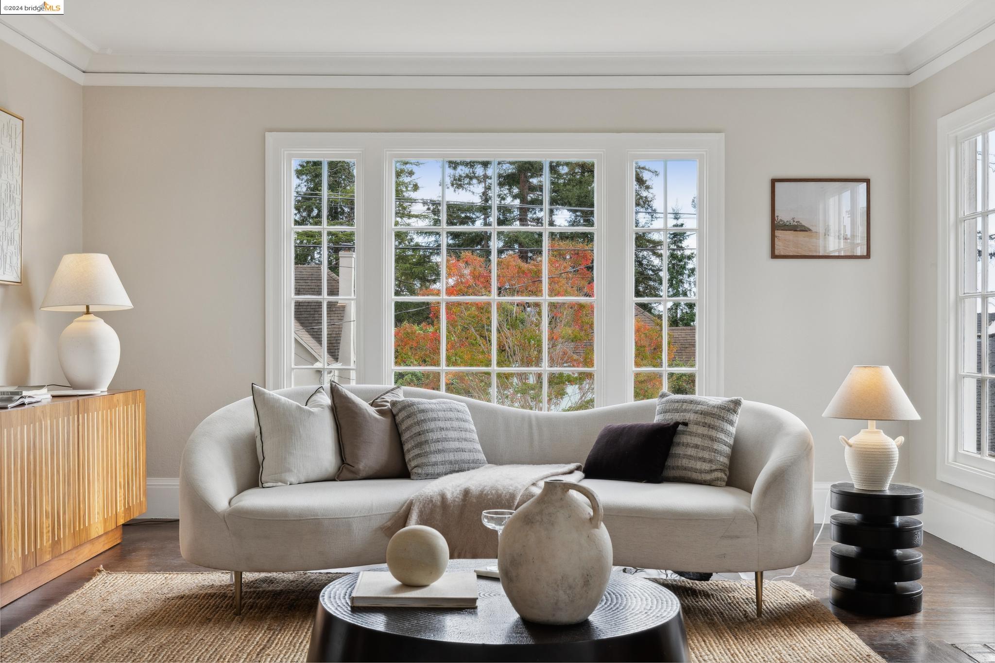 1106 Clarendon Cres.