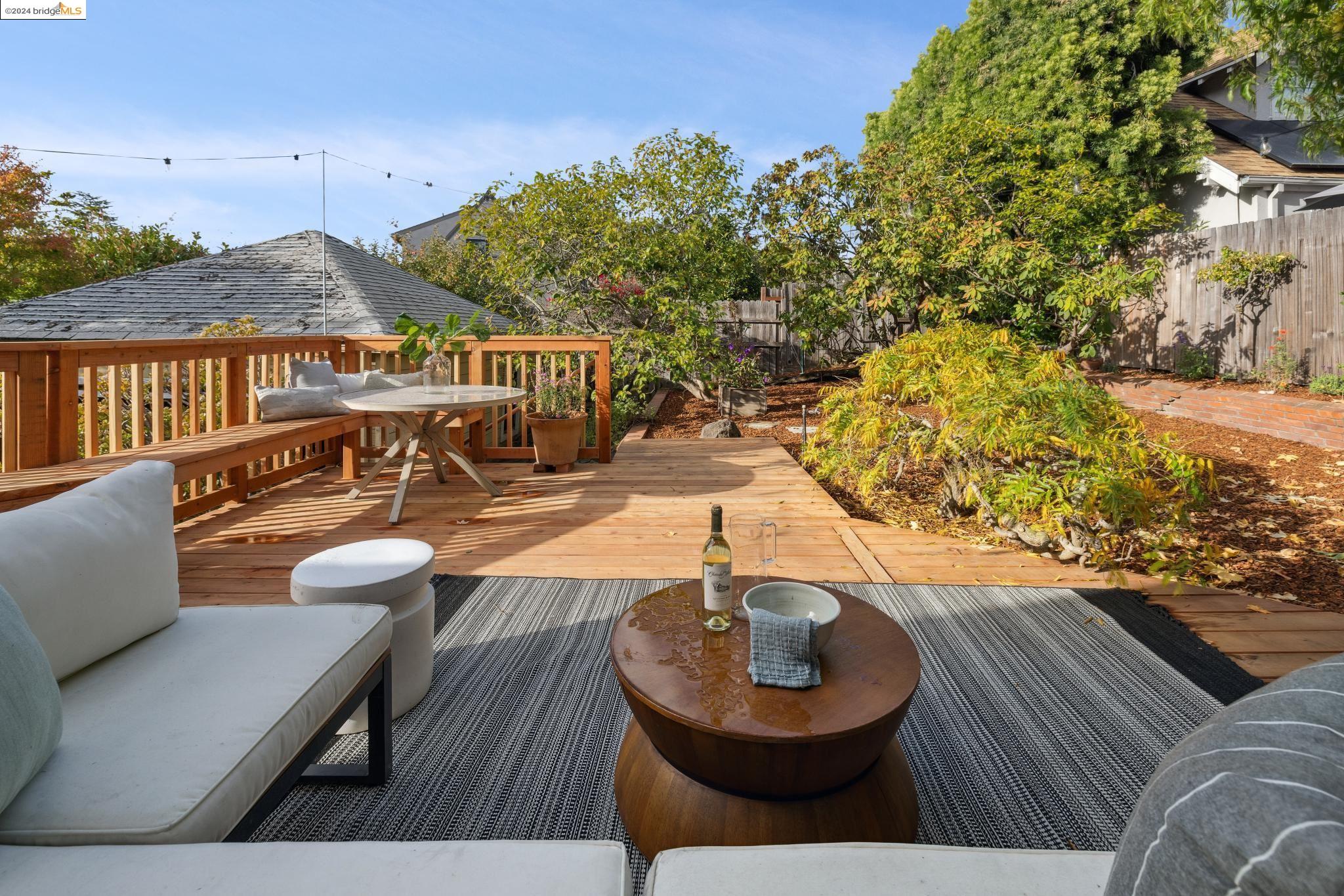 1106 Clarendon Cres.