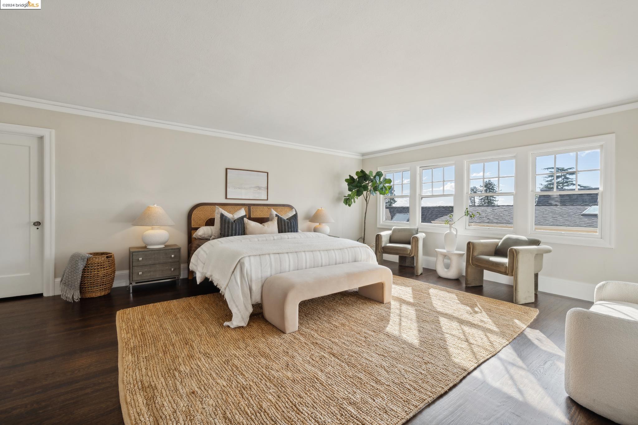 1106 Clarendon Cres.