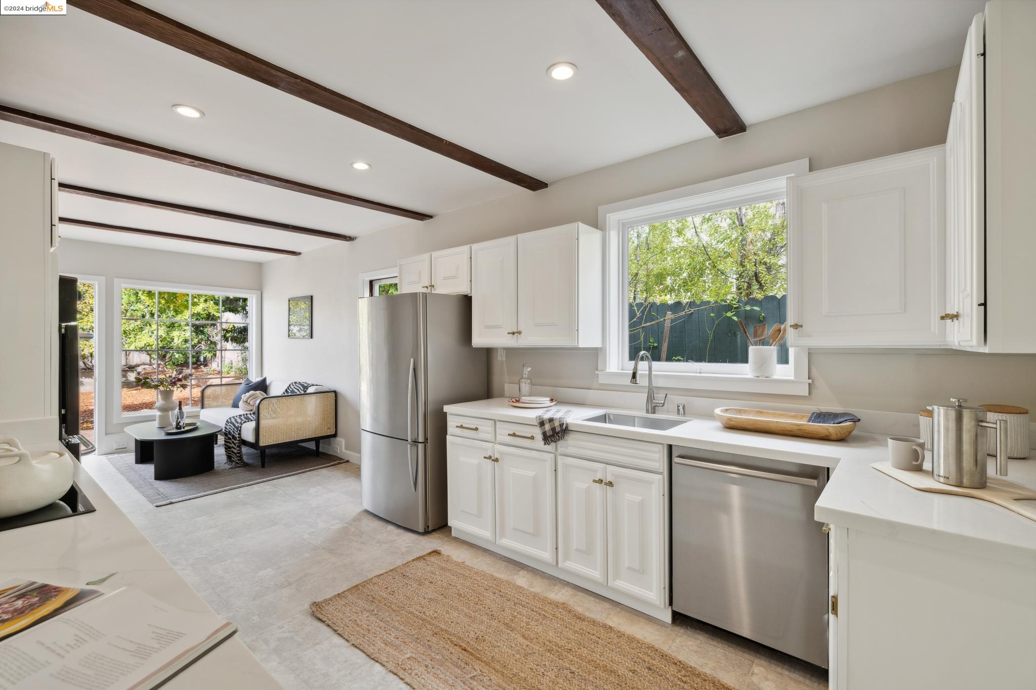 1106 Clarendon Cres.