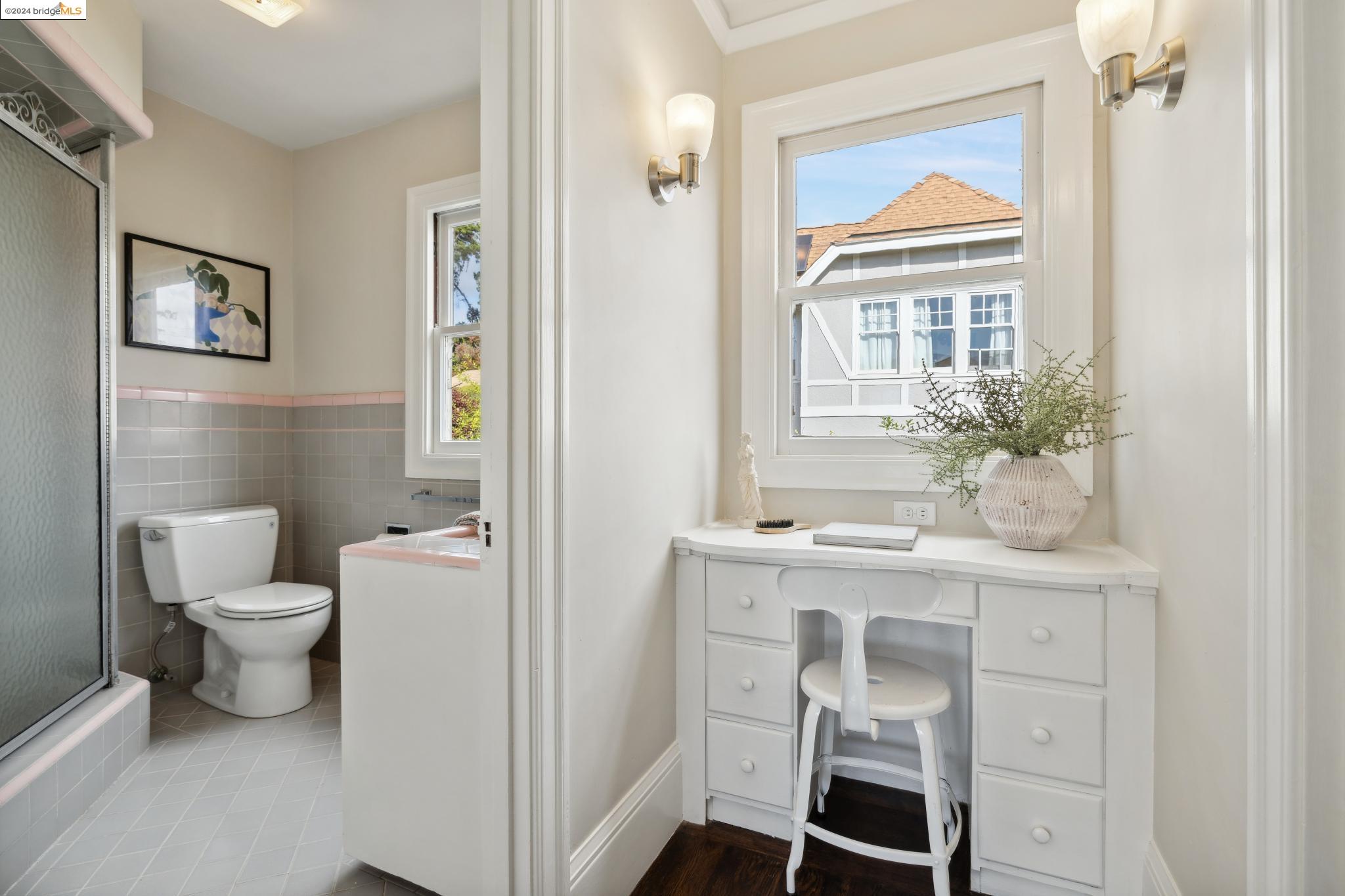 1106 Clarendon Cres.