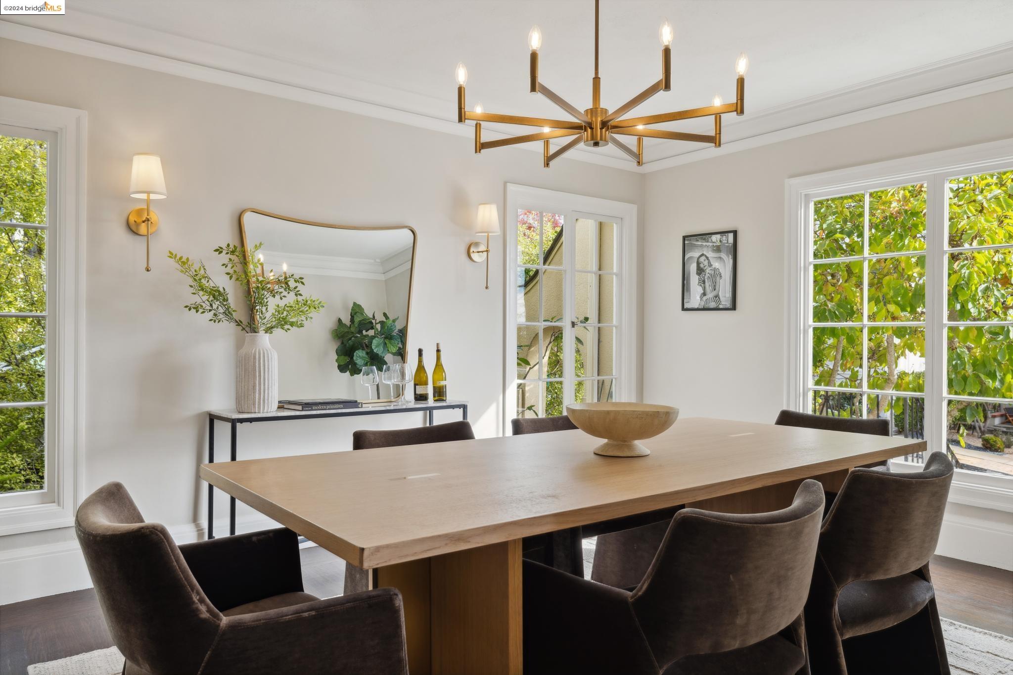 1106 Clarendon Cres.