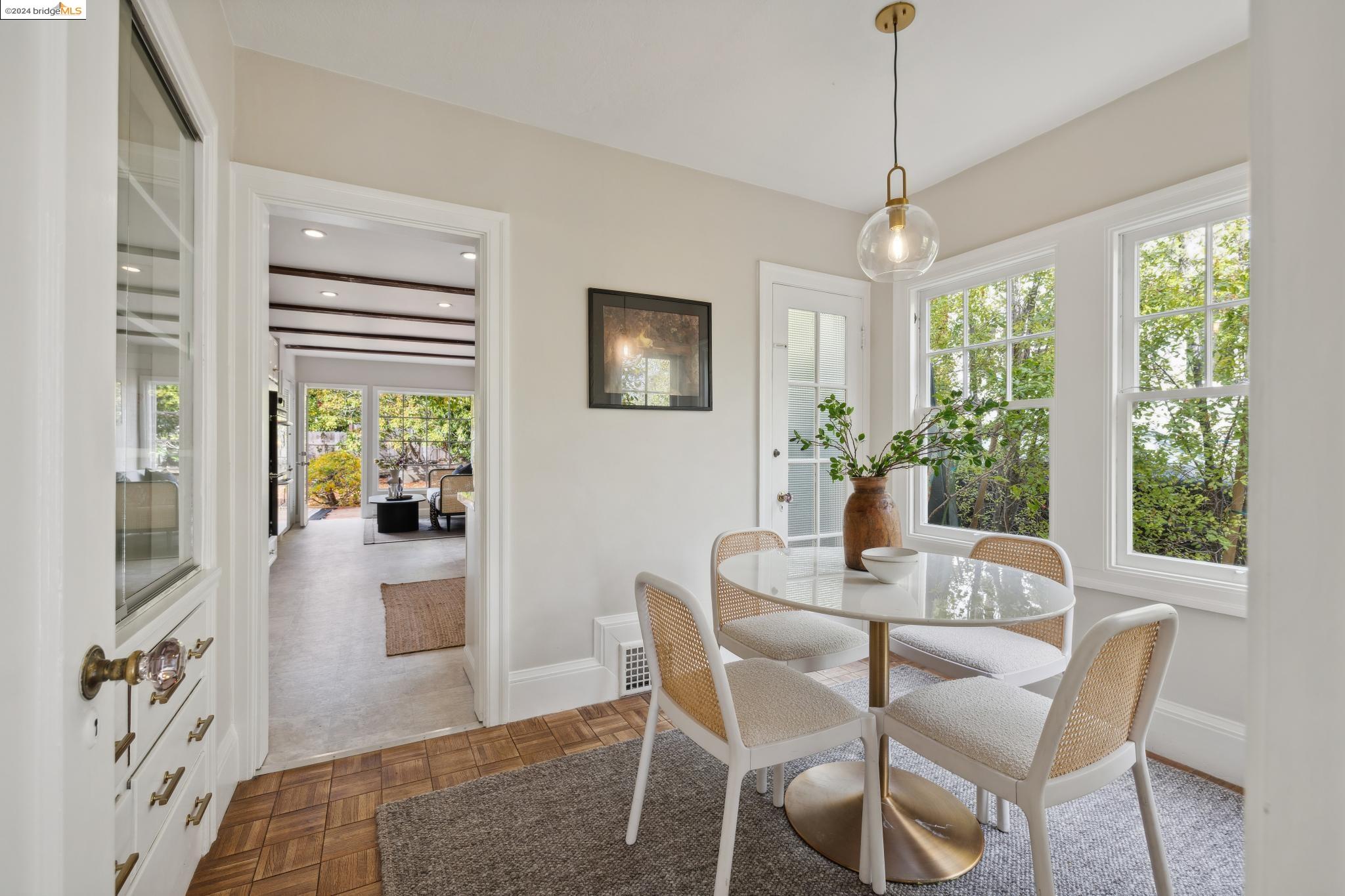 1106 Clarendon Cres.