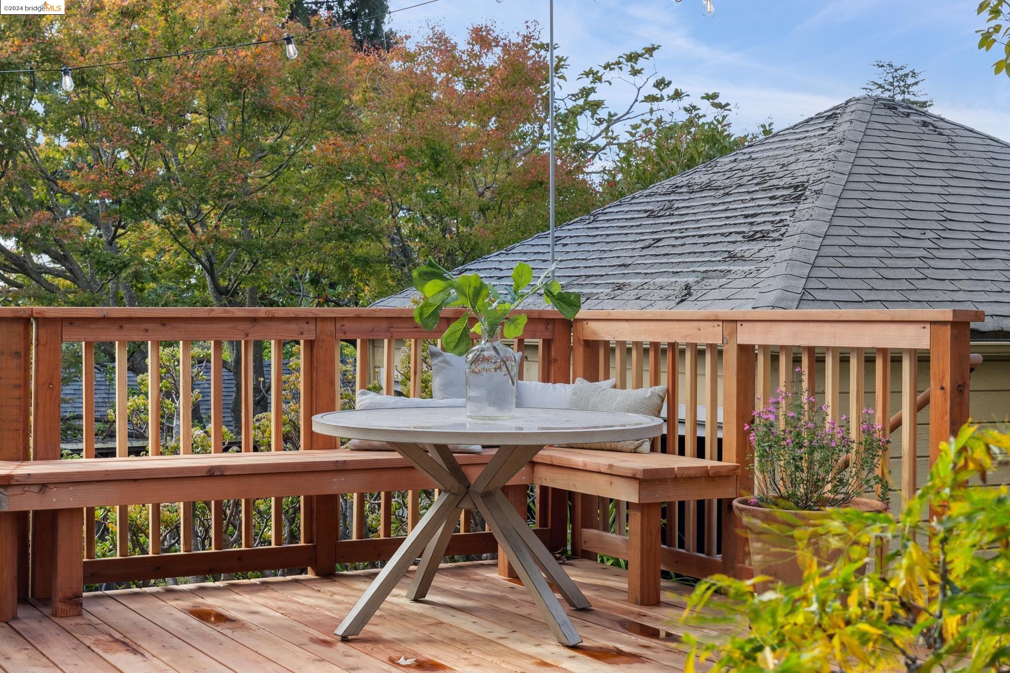 1106 Clarendon Cres.