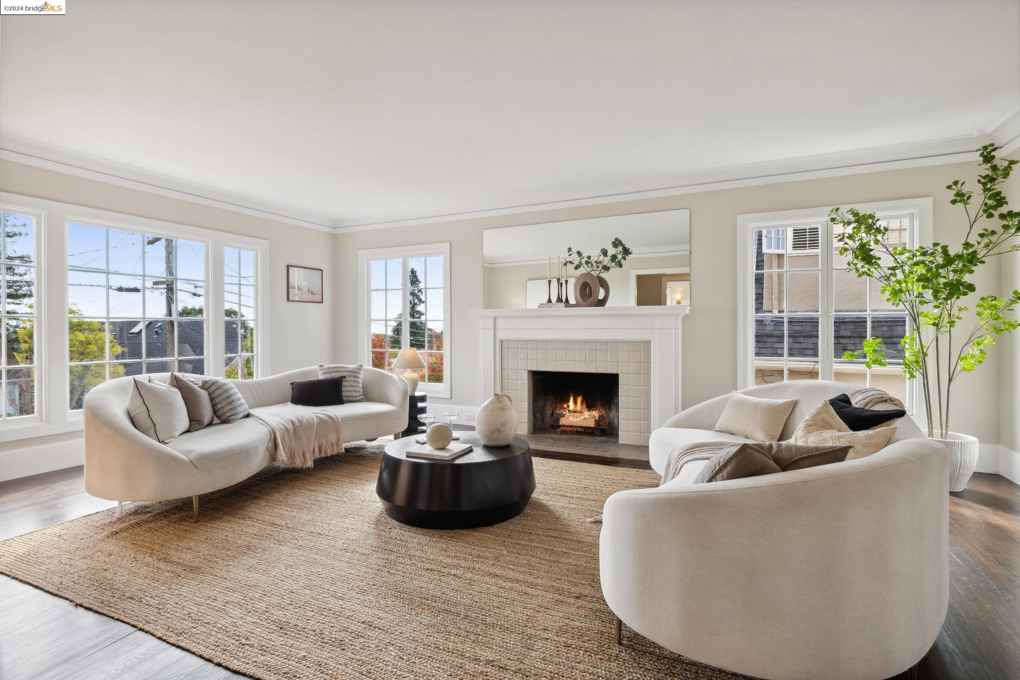 1106 Clarendon Cres.