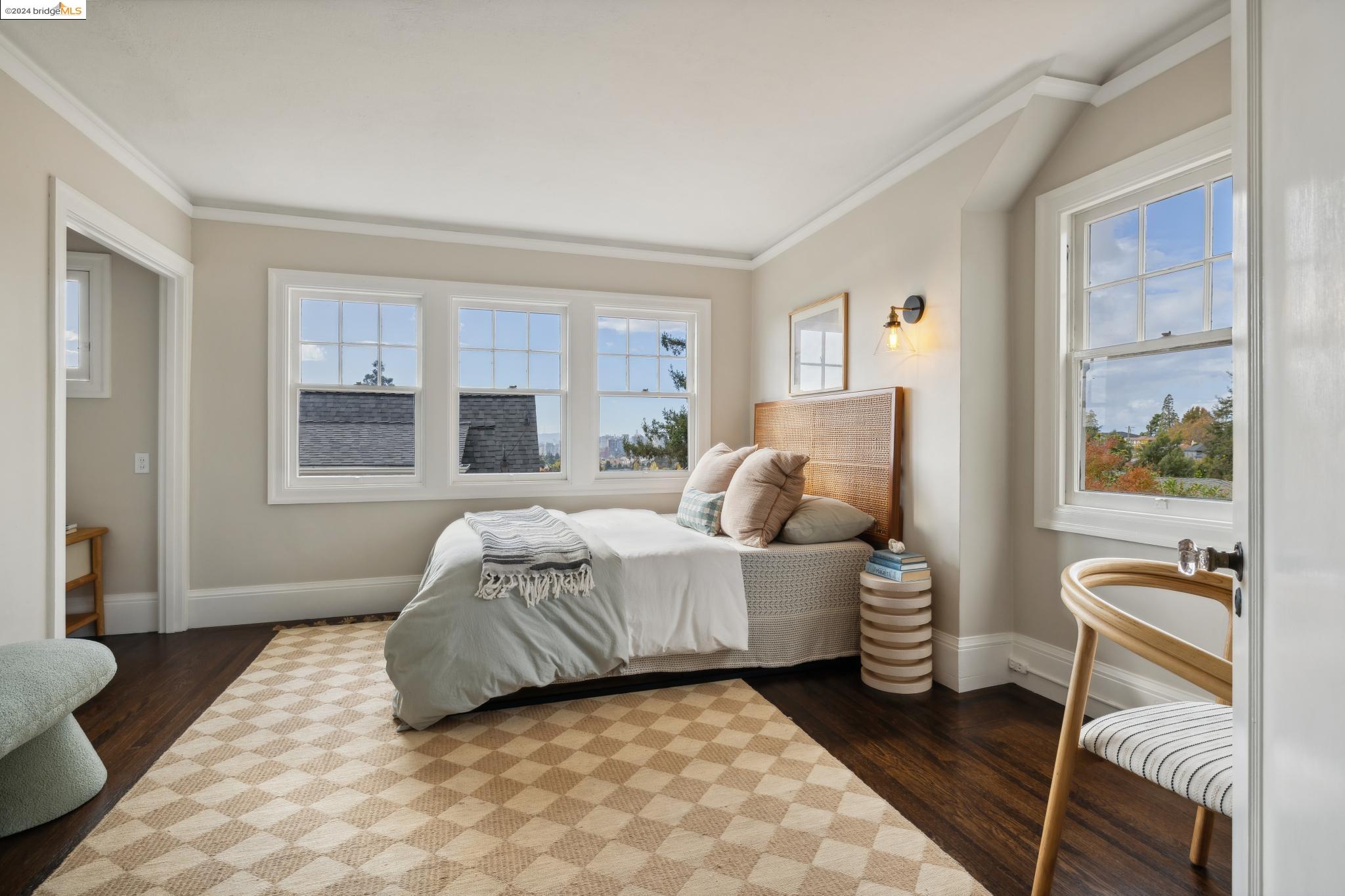 1106 Clarendon Cres.