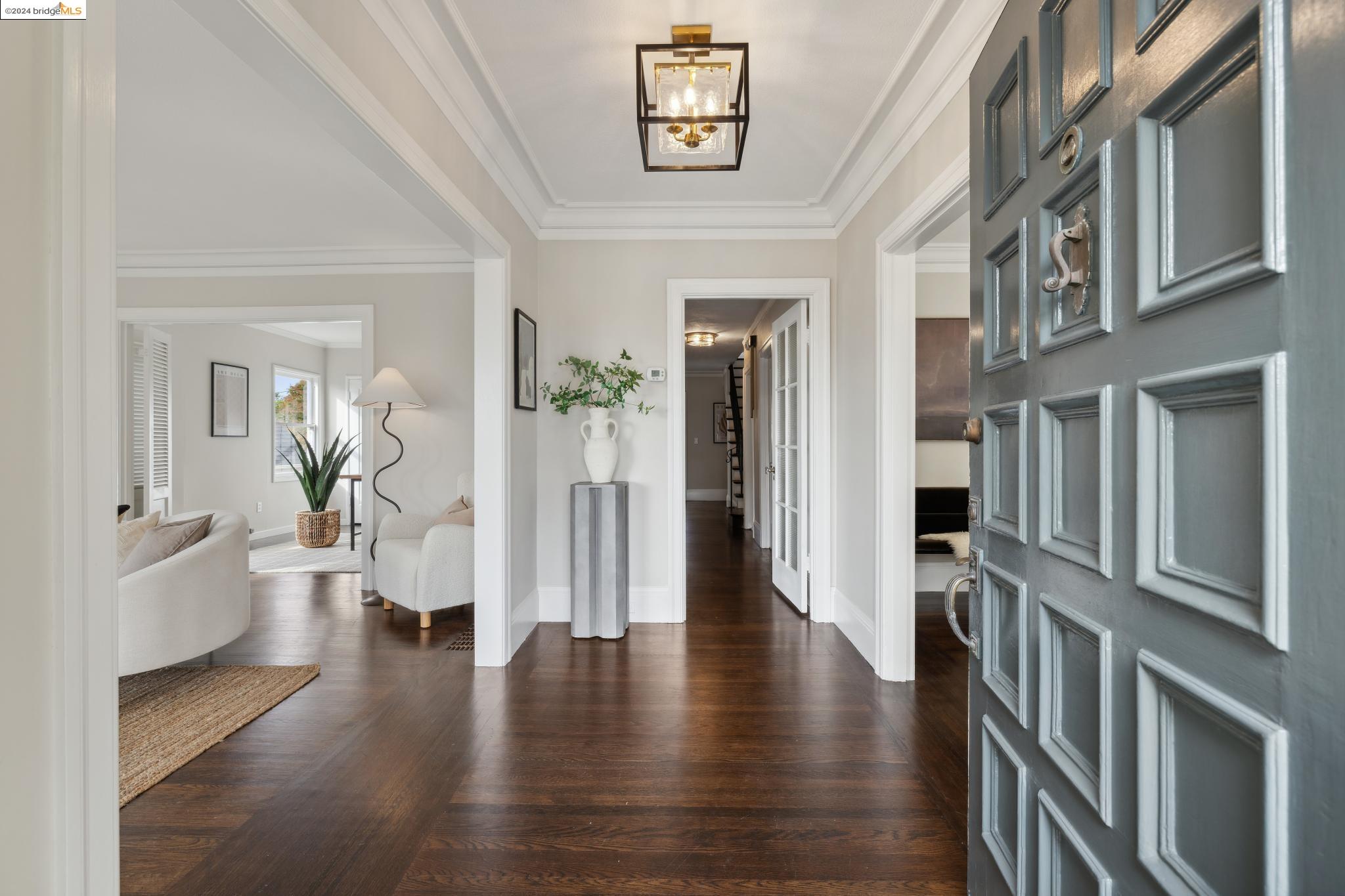 1106 Clarendon Cres.