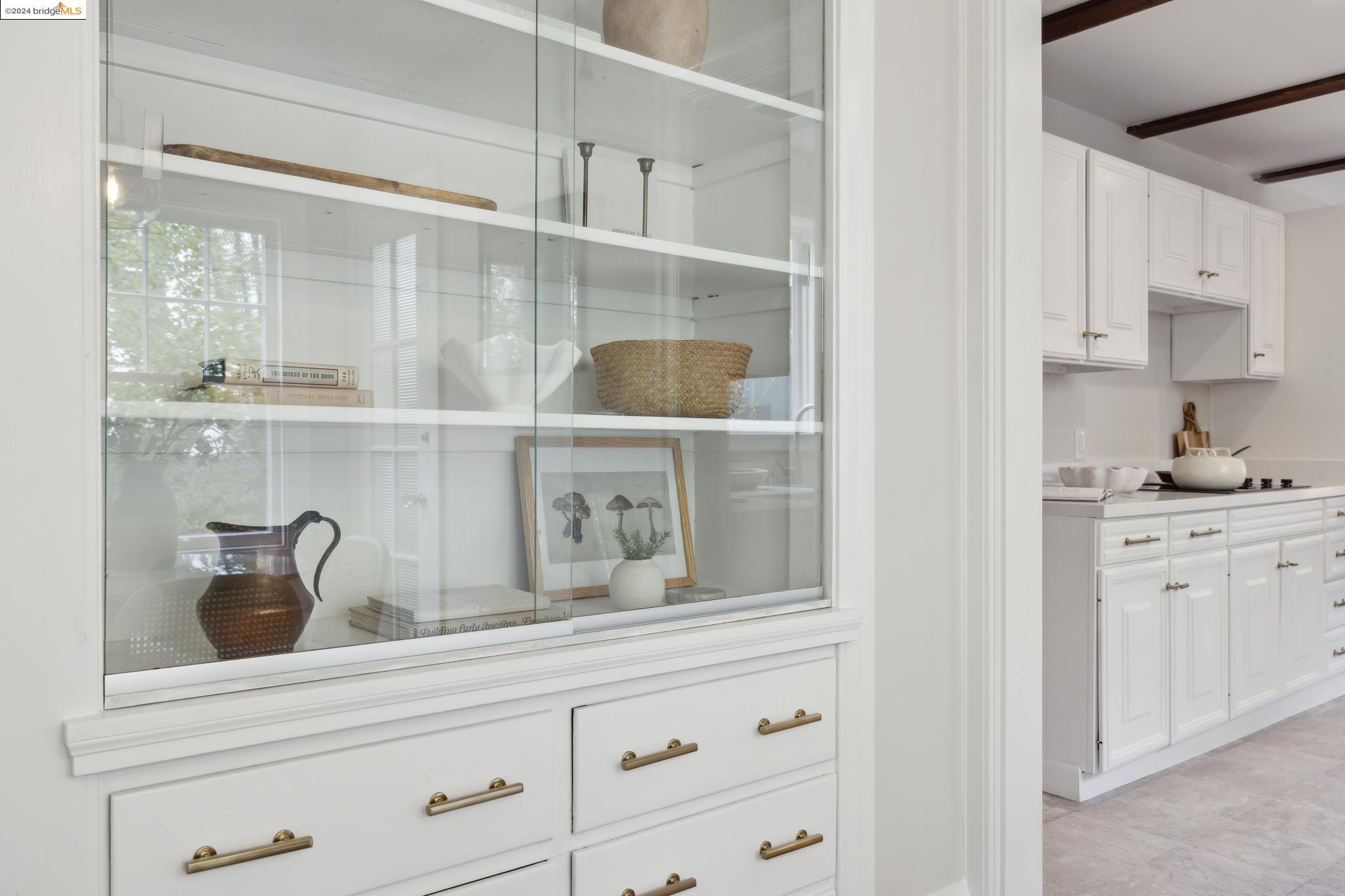 1106 Clarendon Cres.