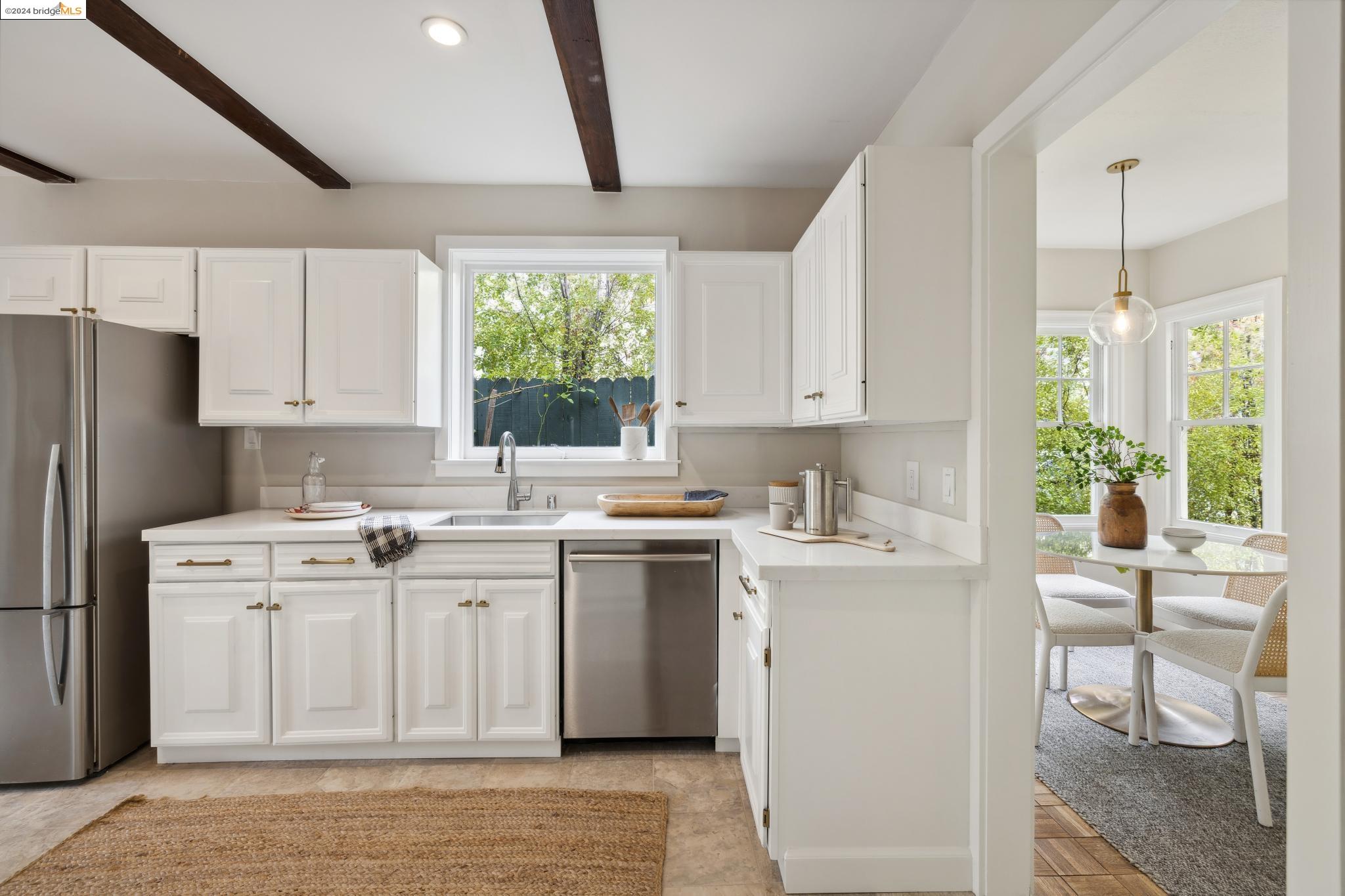 1106 Clarendon Cres.