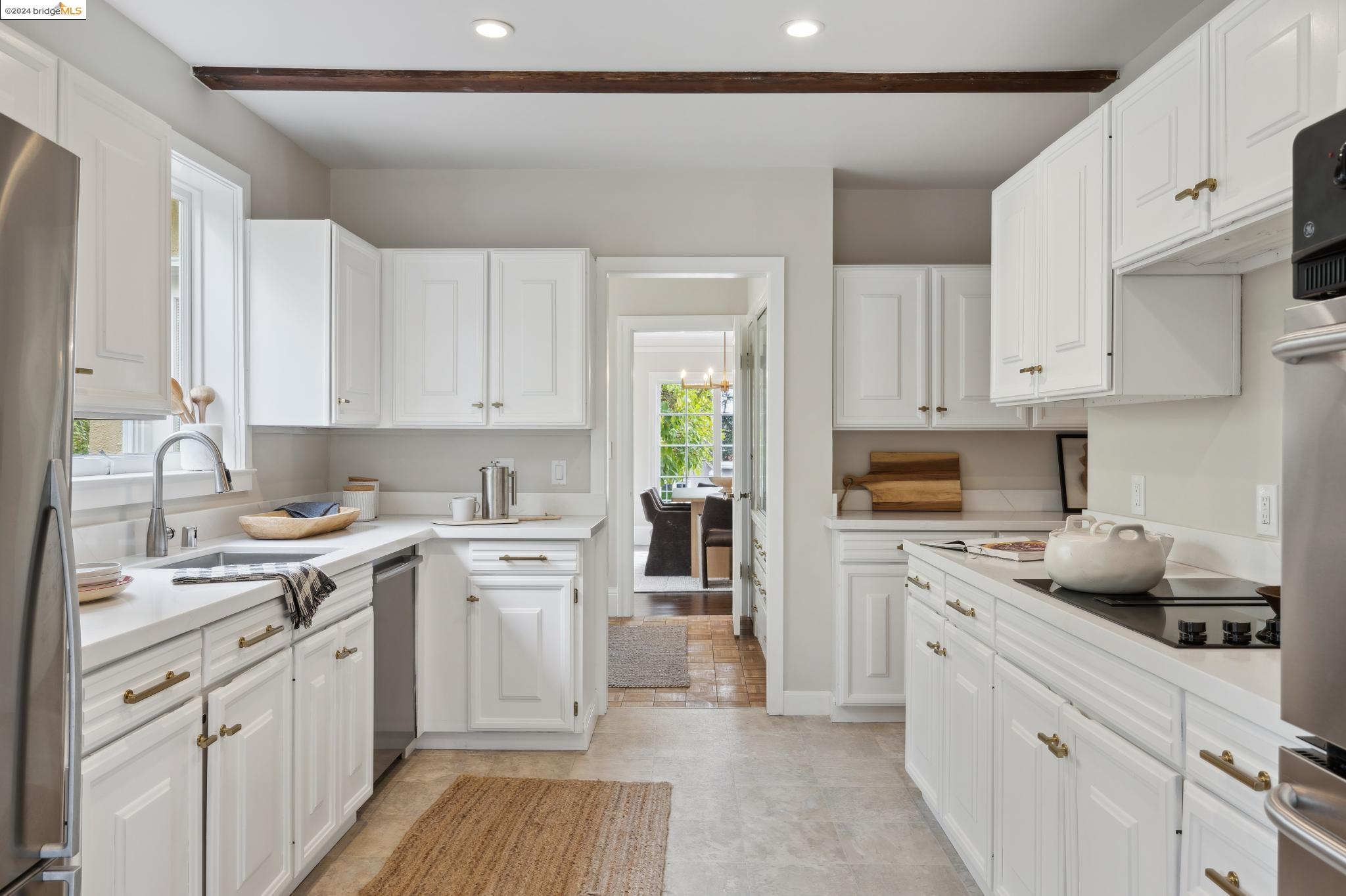 1106 Clarendon Cres.