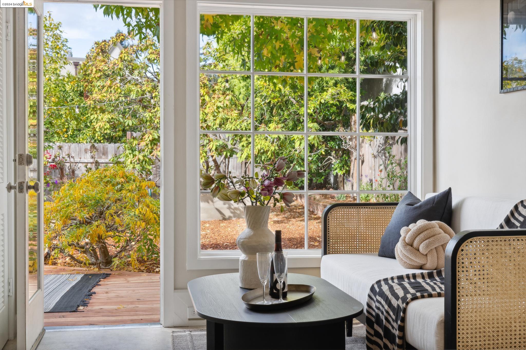 1106 Clarendon Cres.