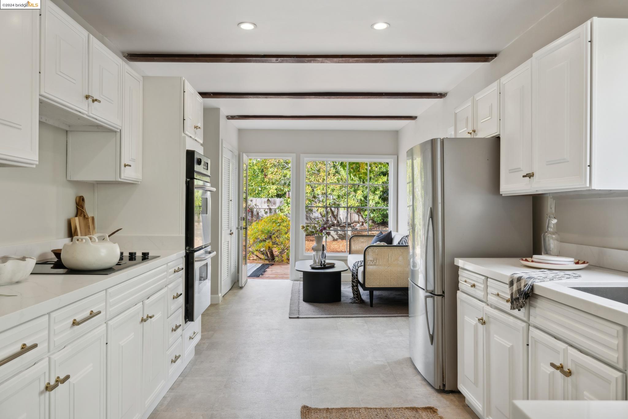 1106 Clarendon Cres.