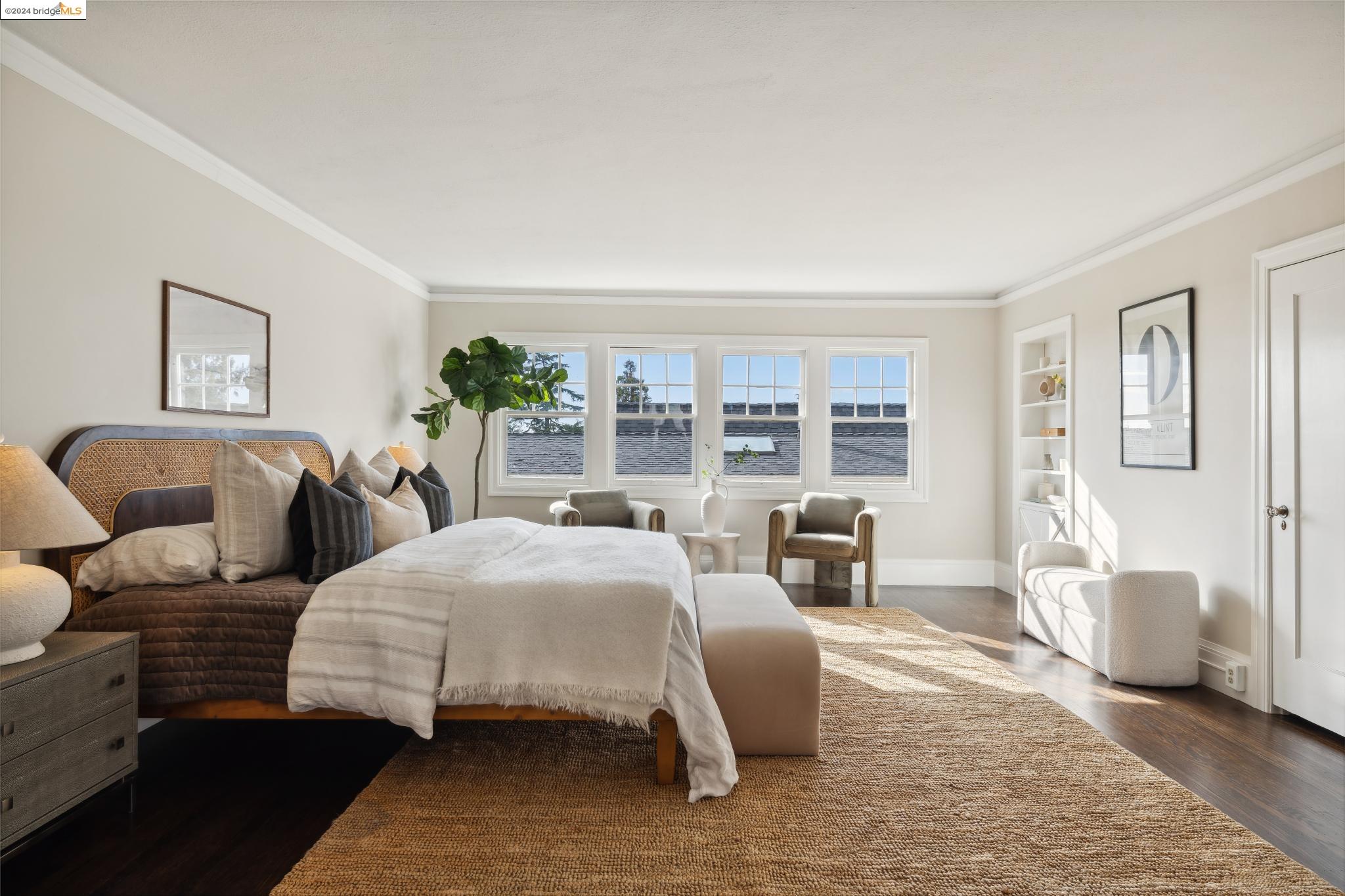 1106 Clarendon Cres.