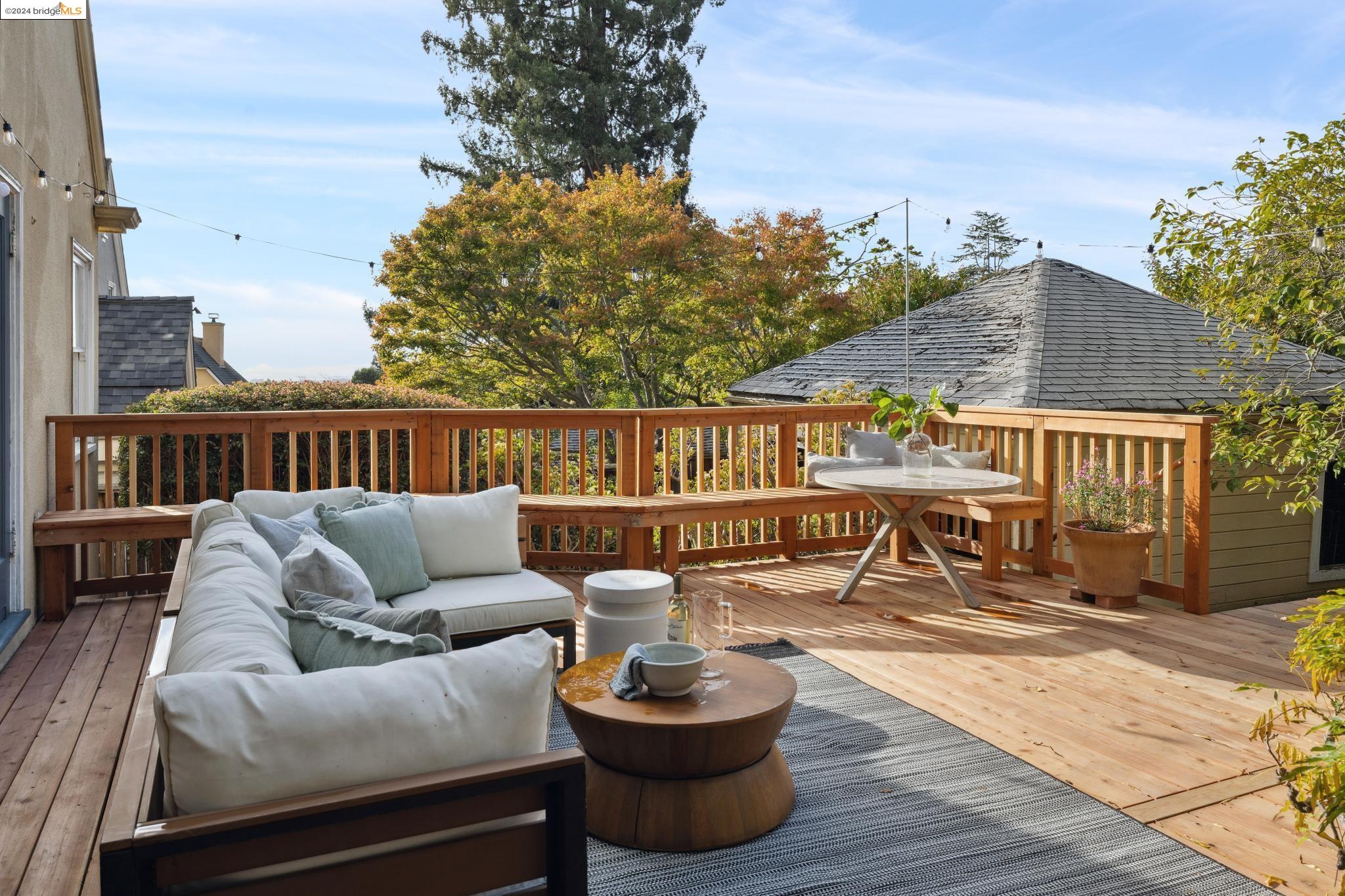 1106 Clarendon Cres.