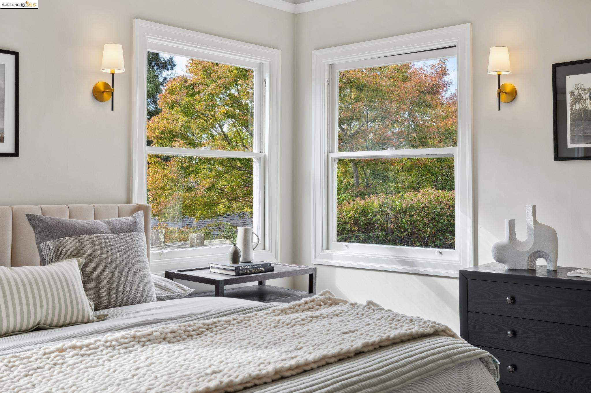 1106 Clarendon Cres.