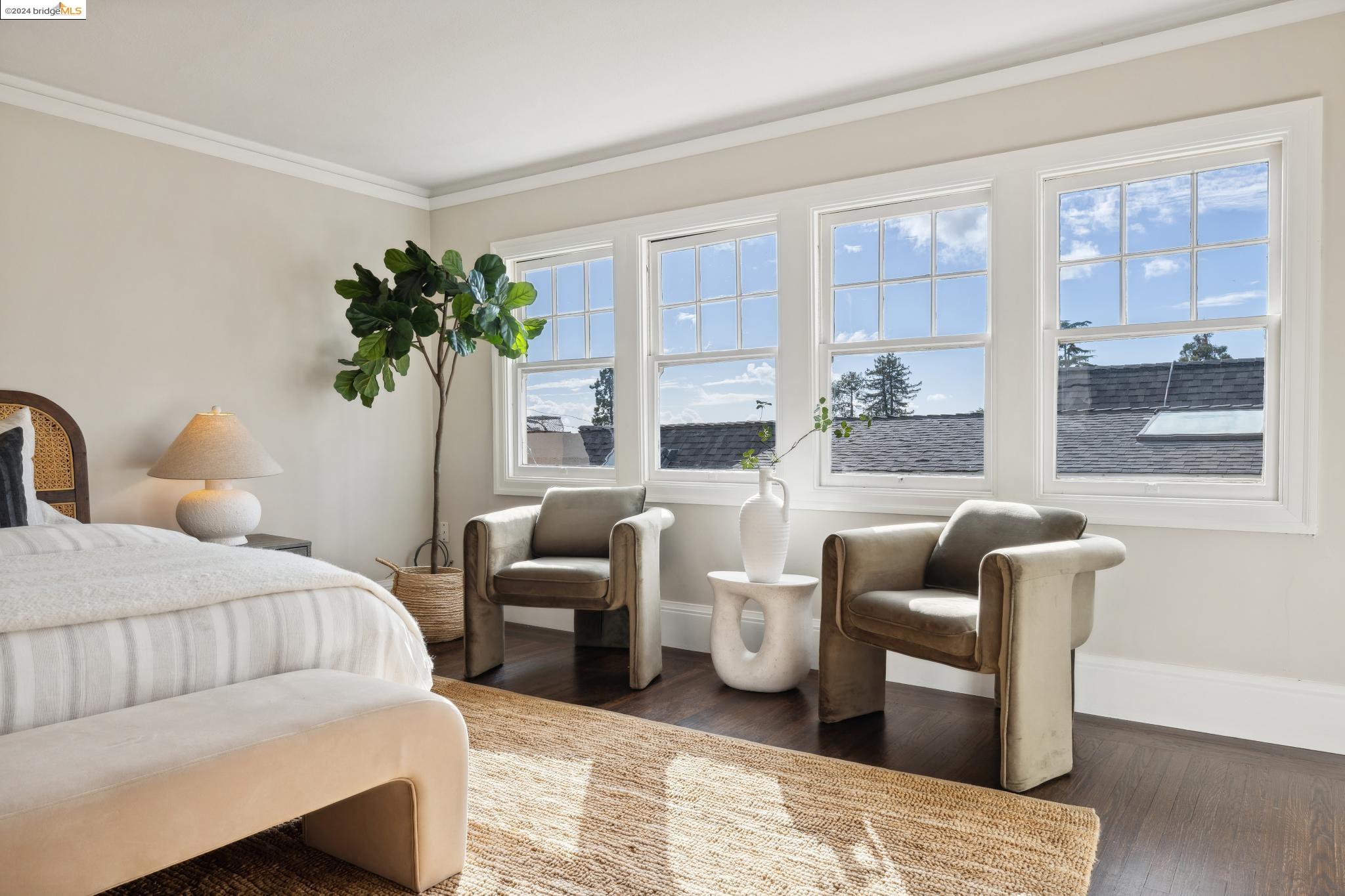 1106 Clarendon Cres.