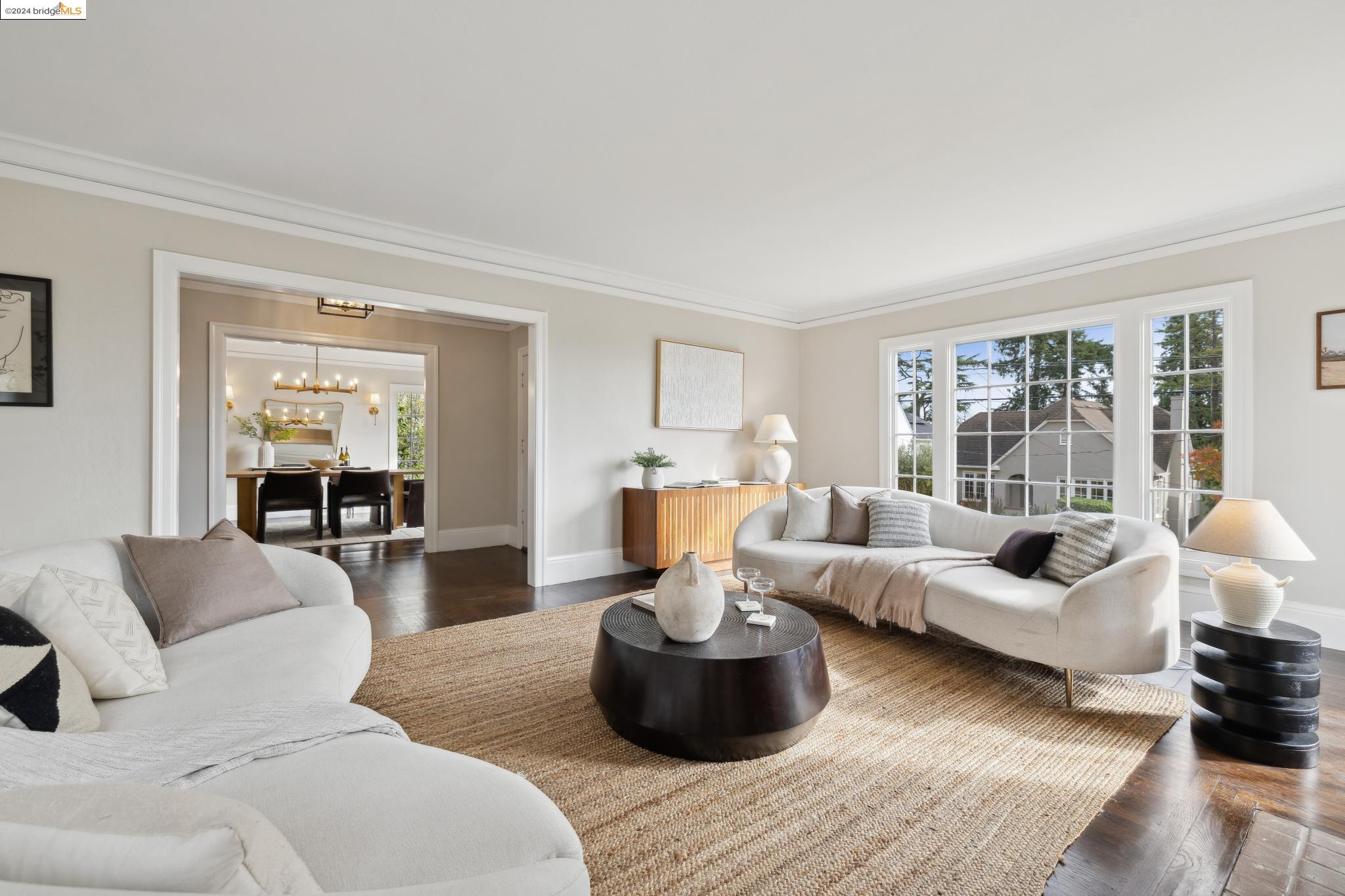 1106 Clarendon Cres.