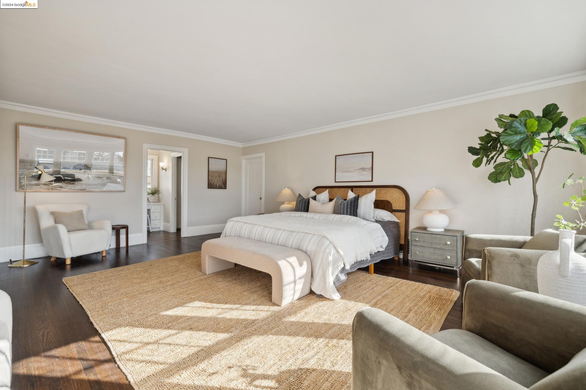 1106 Clarendon Cres.