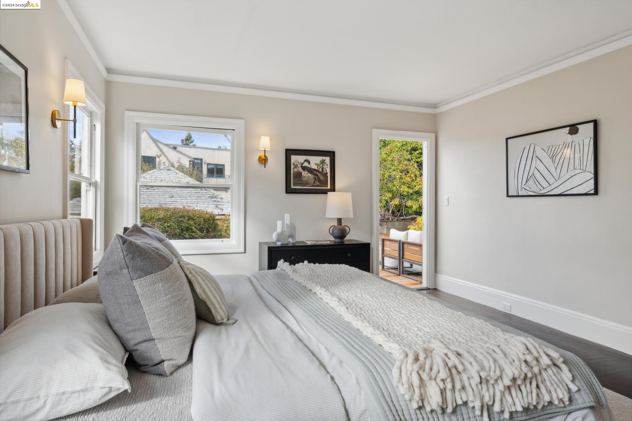 1106 Clarendon Cres.