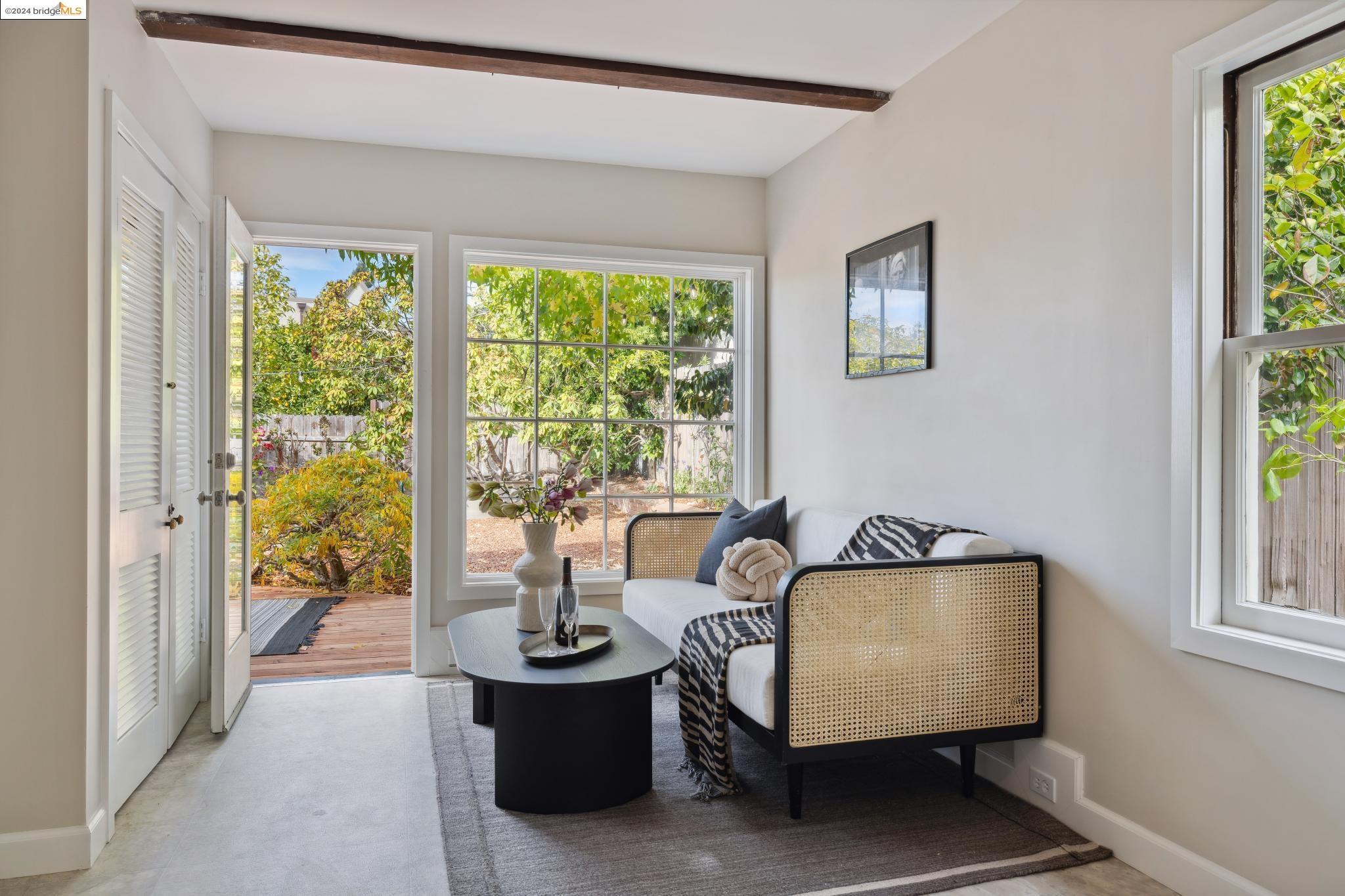 1106 Clarendon Cres.