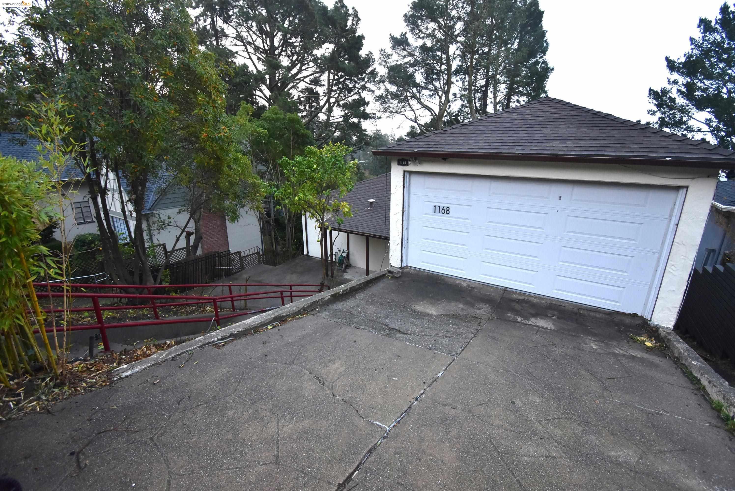 1168 Sterling Ave