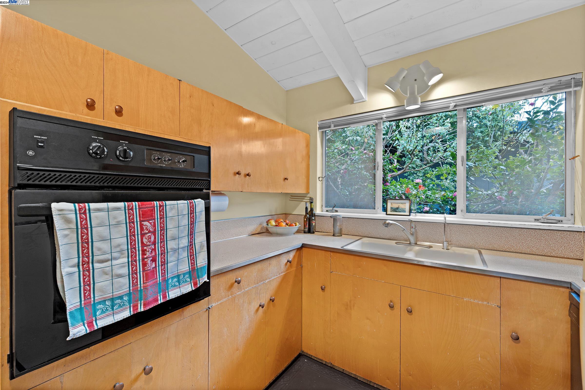 663 Grizzly Peak Blvd