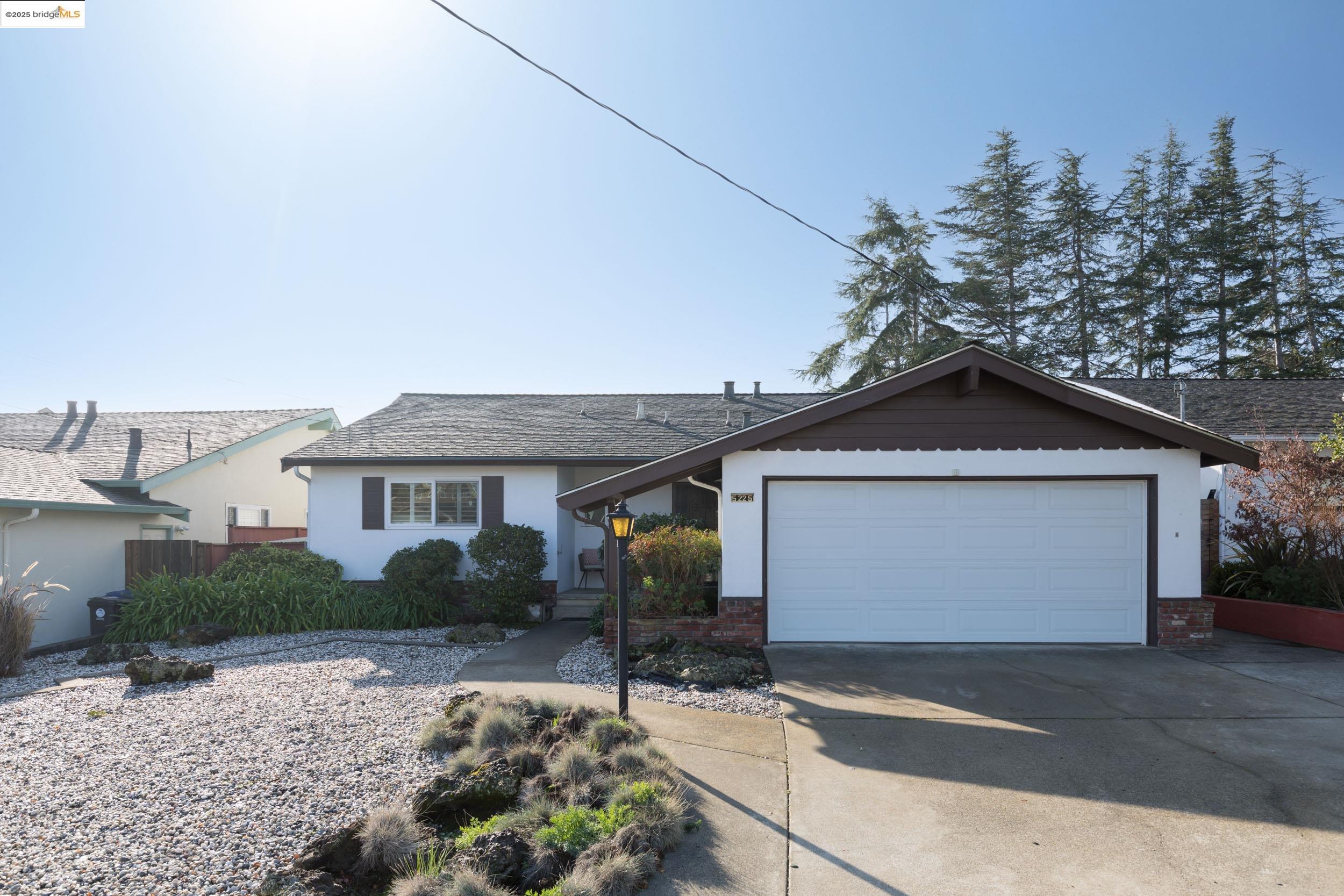 5225 Reedley Way