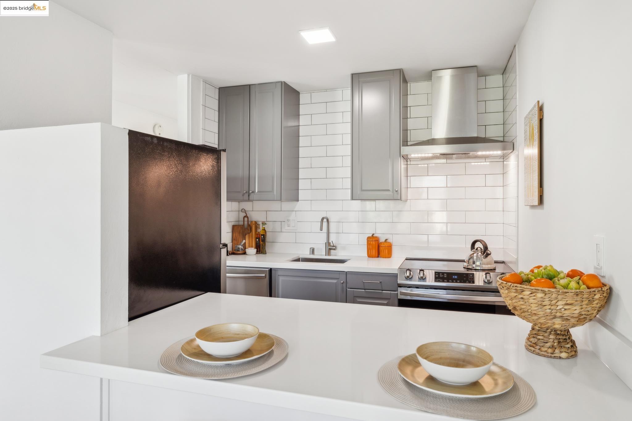 645 Chetwood St # 306