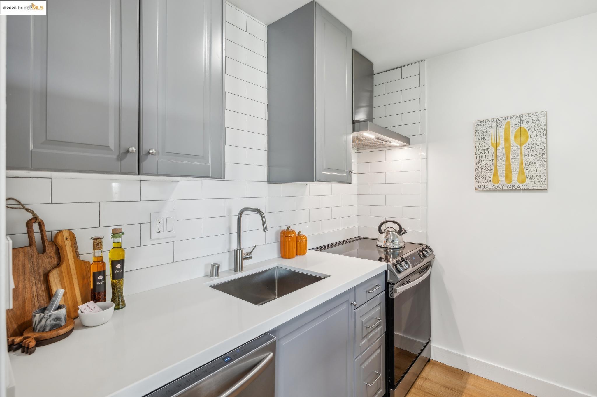 645 Chetwood St # 306