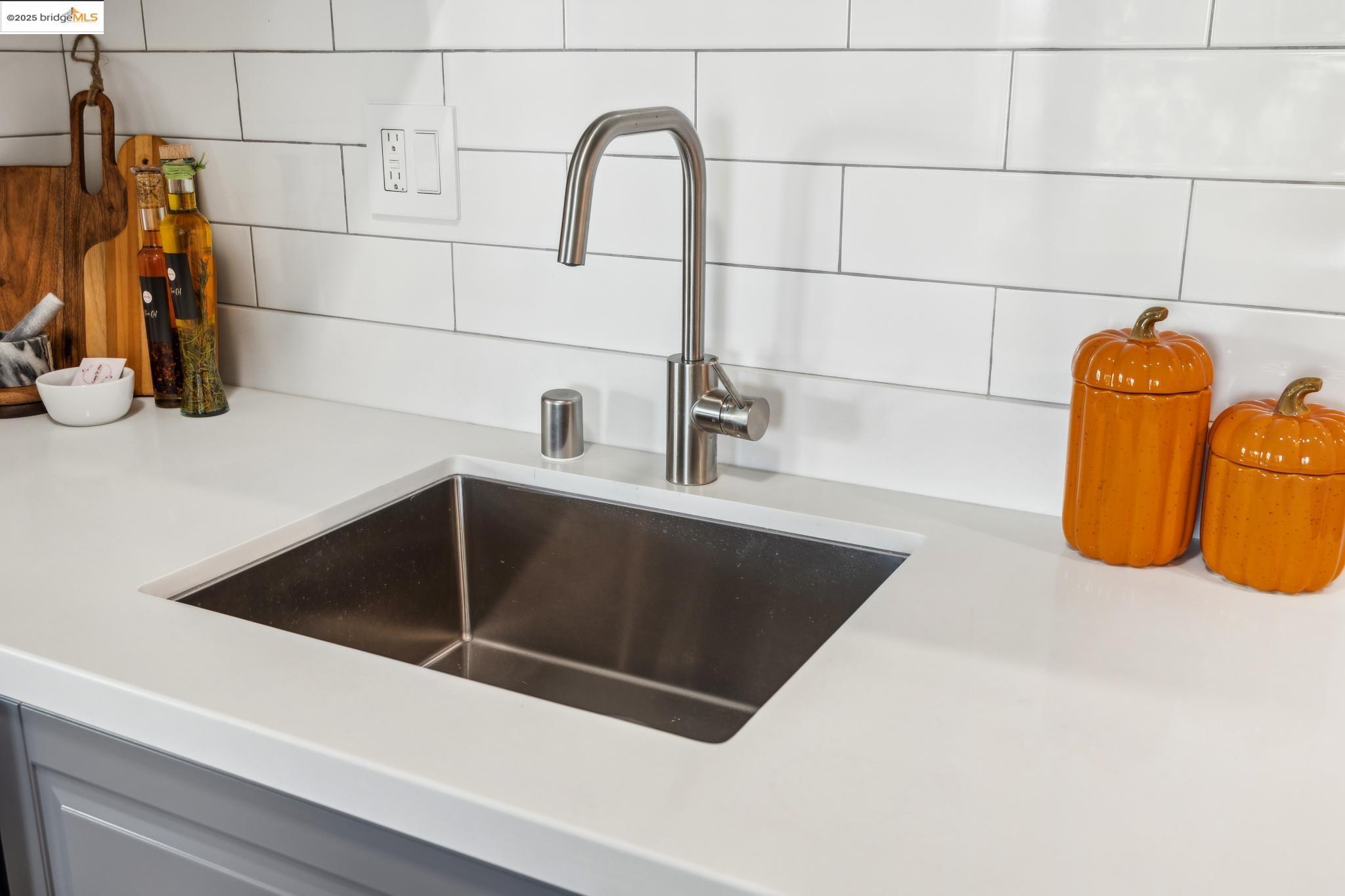 645 Chetwood St # 306