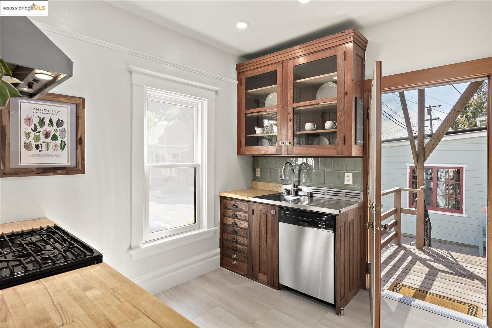 2718 Martin Luther King Jr Way