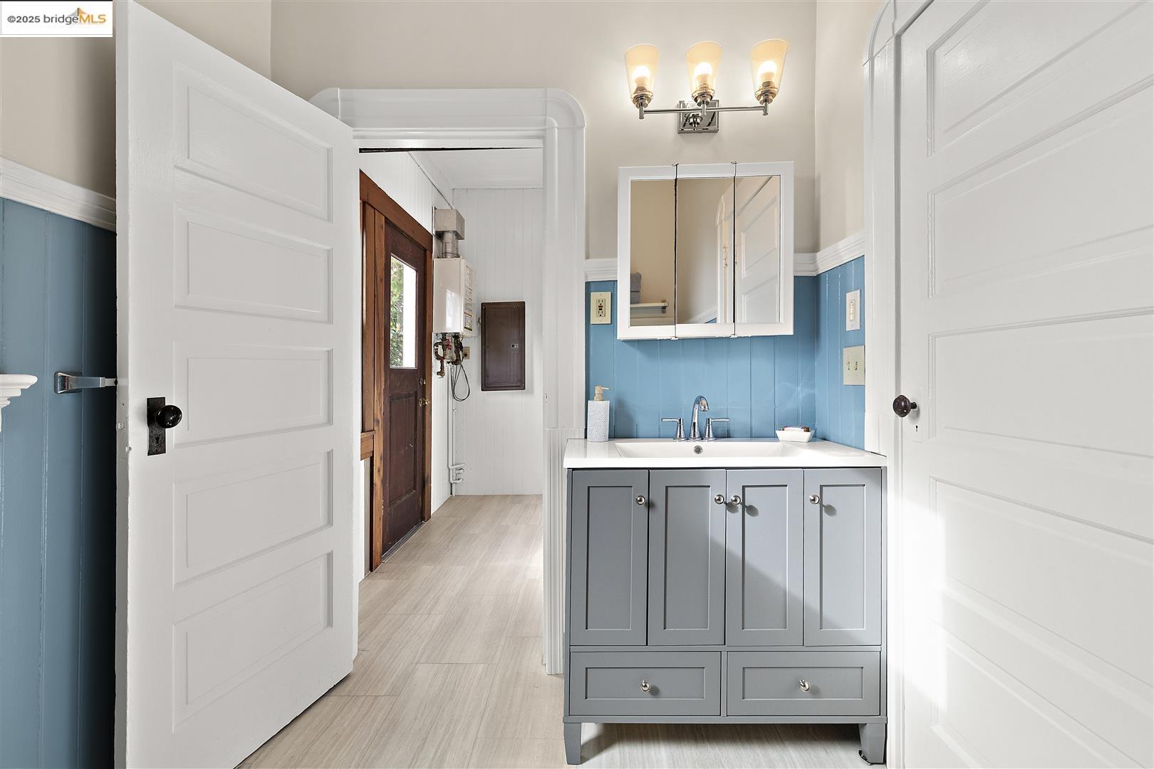 2718 Martin Luther King Jr Way