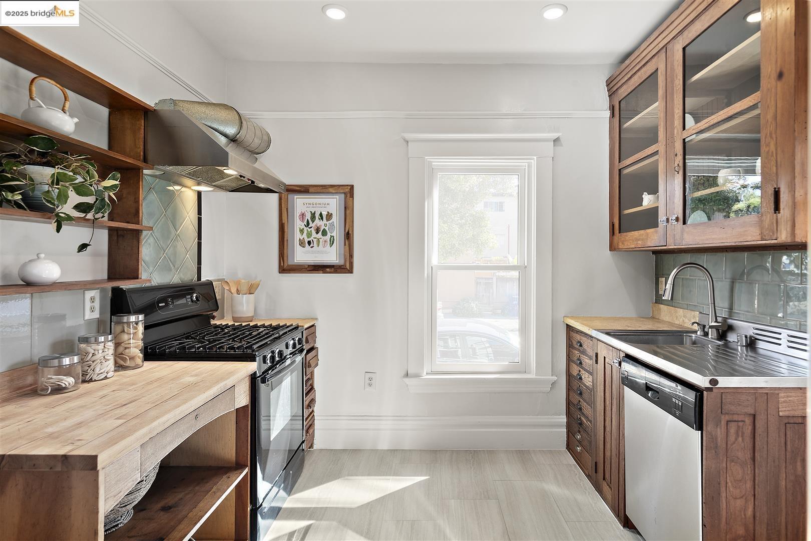 2718 Martin Luther King Jr Way