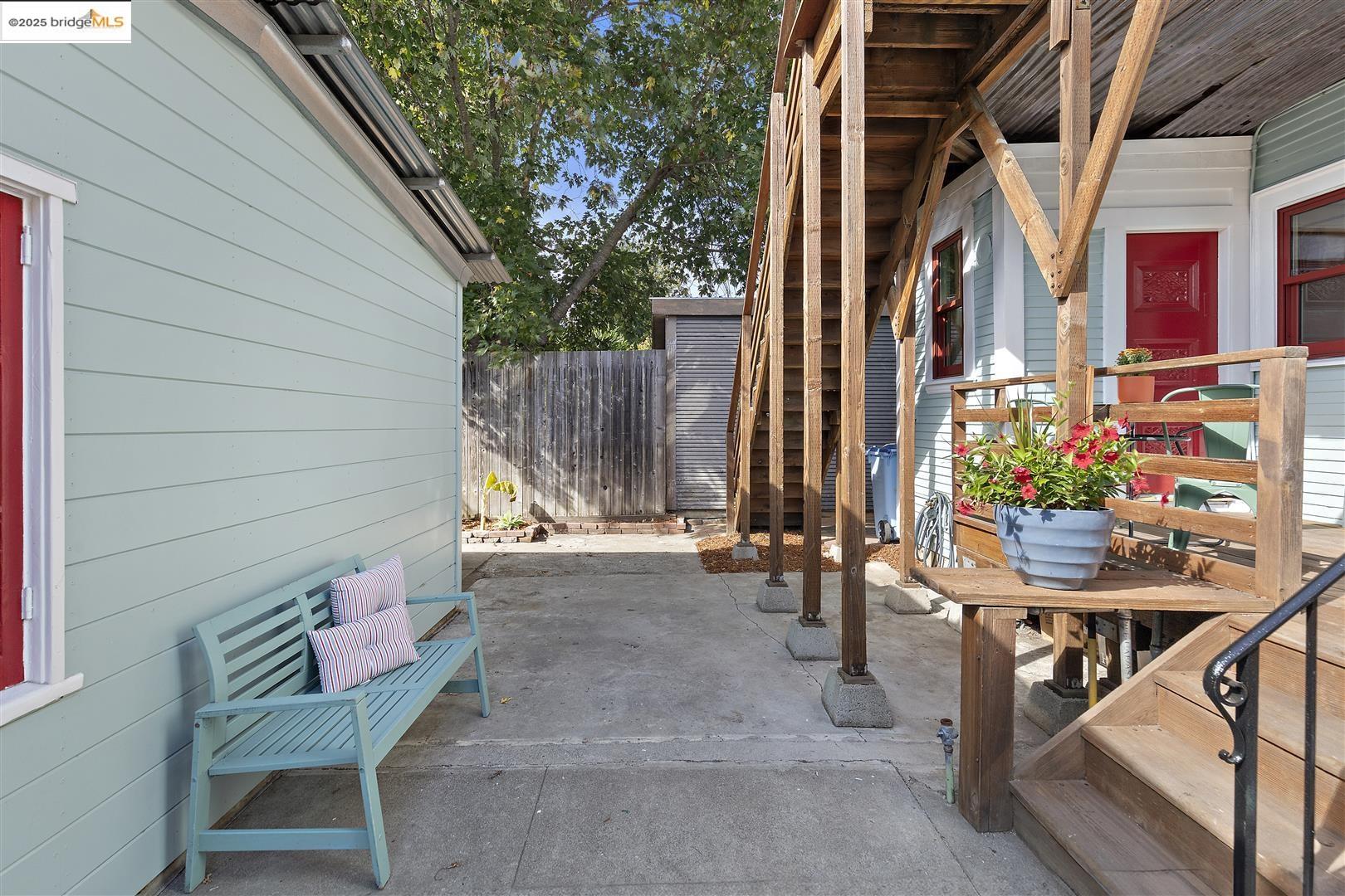 2718 Martin Luther King Jr Way