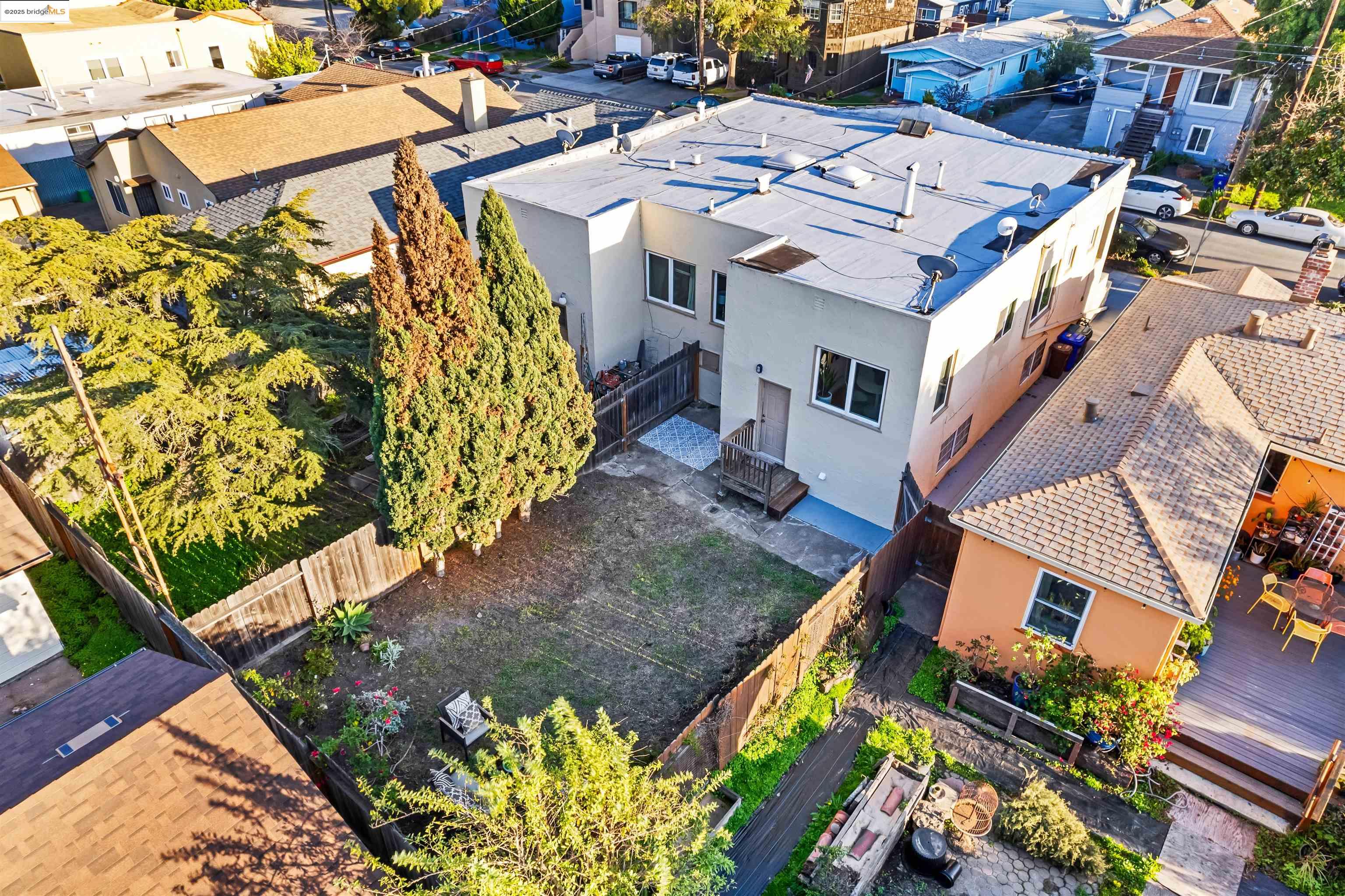 6115 Sacramento Avenue